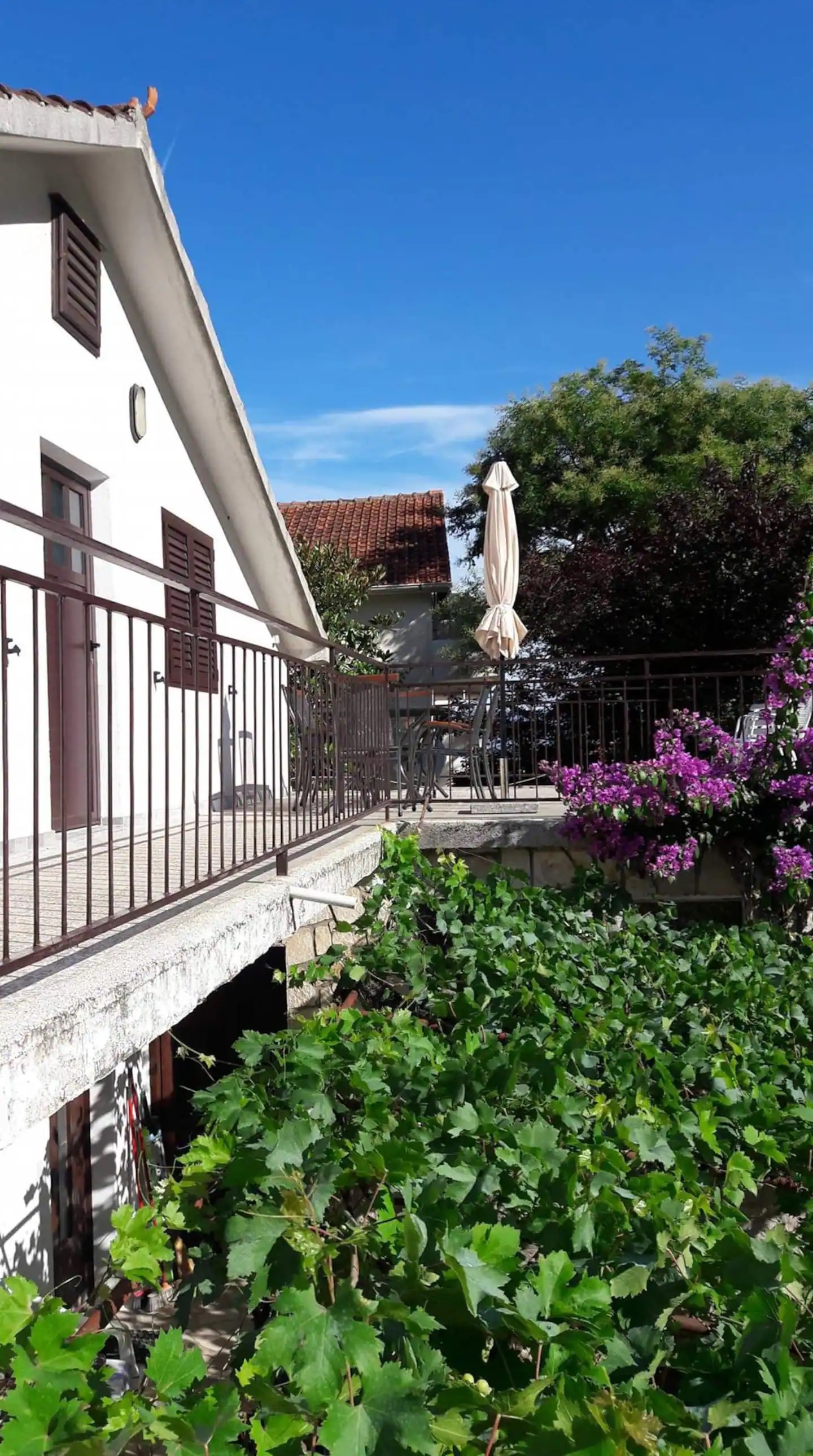 Three bedroom apartment with terrace and sea view Cove Vela Stiniva, Hvar  A-a