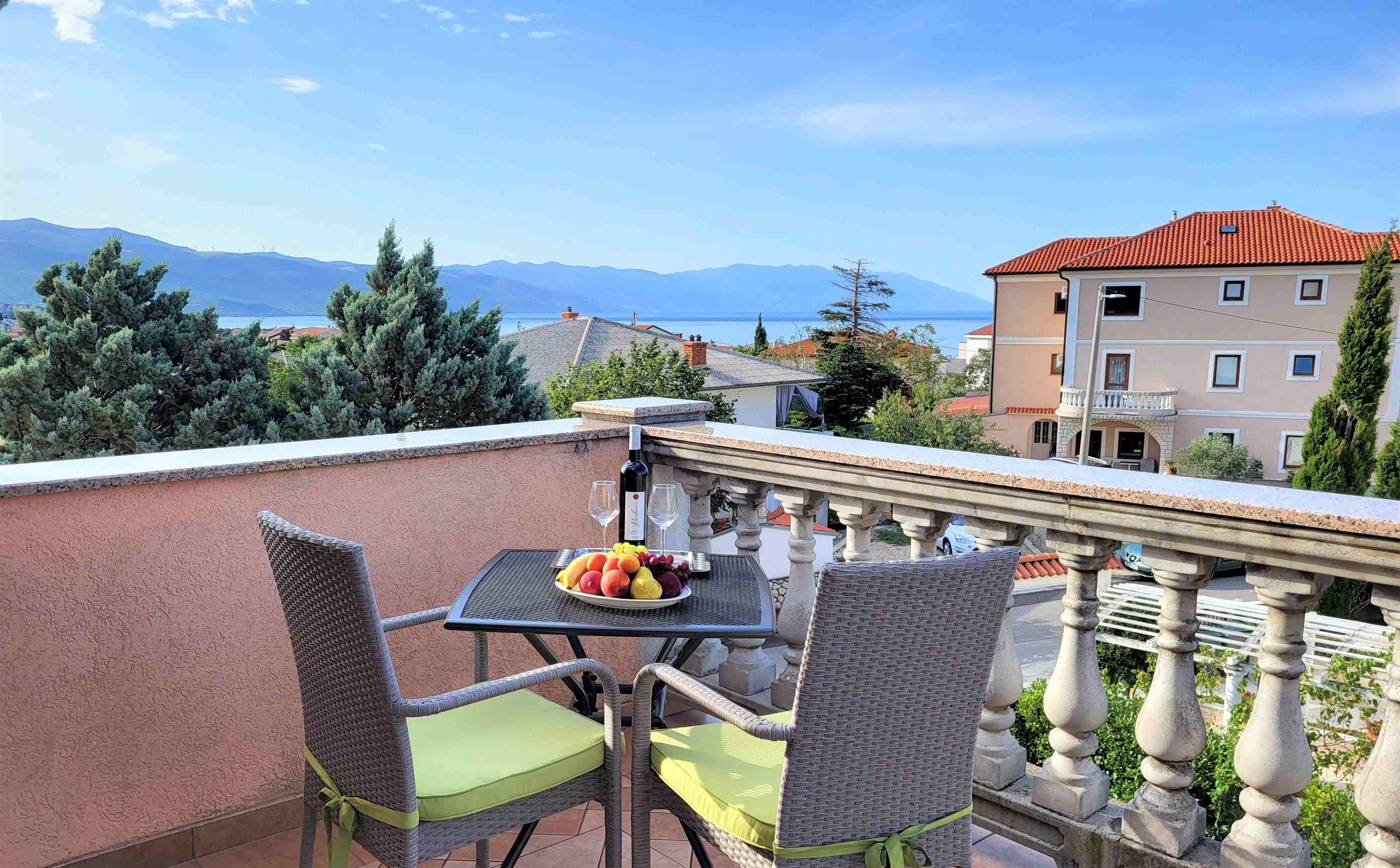 Chambre avec la terrasse et la vue sur le mer Novi Vinodolski (S-19963-a)