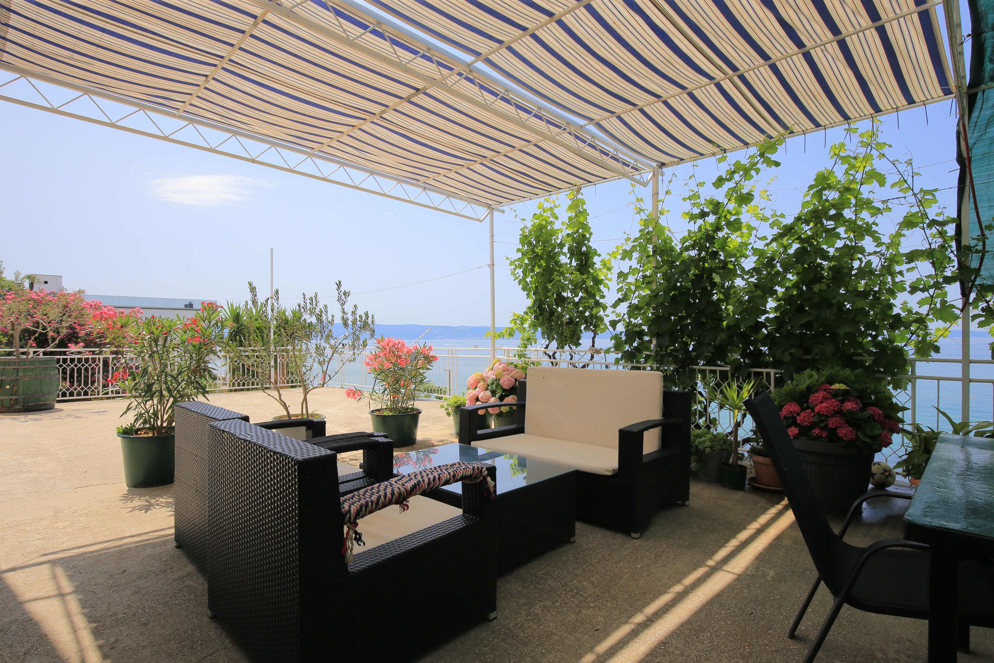 Studio flat near beach Podstrana, Split (AS-19987-c)