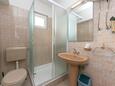 Makarska, Bathroom in the studio-apartment, WiFi.