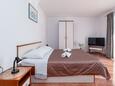 Ložnice 1 Dramalj, Ložnice 1 v ubytování typu apartment, s klimatizací, domácí mazlíčci povoleni a WiFi.