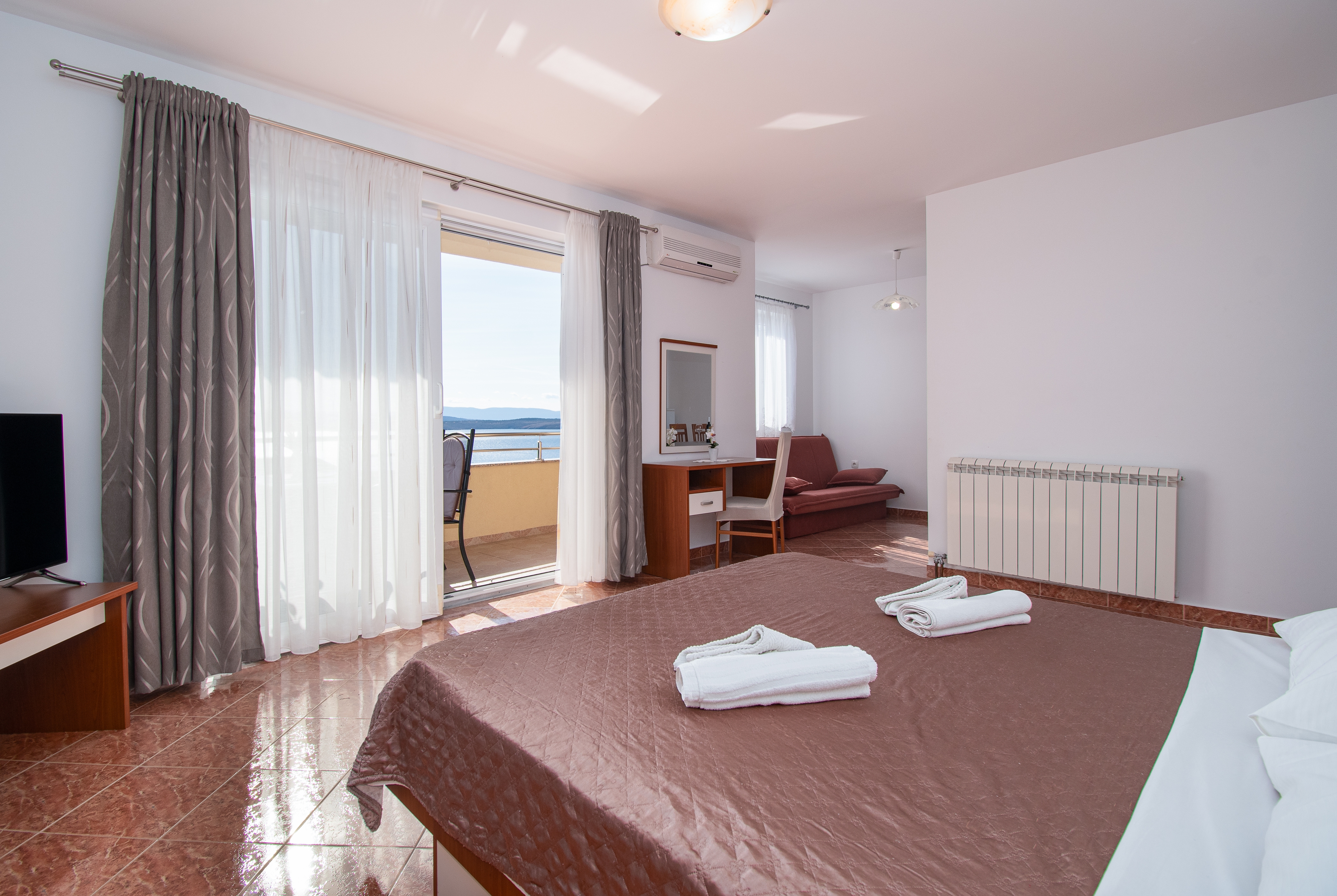 Two bedroom apartment with balcony and sea view Dramalj, Crikvenica  A-e