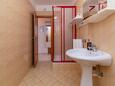 Ванная комната Dramalj, Ванная комната в размещении типа studio-apartment, Домашние животные допускаются и WiFi.