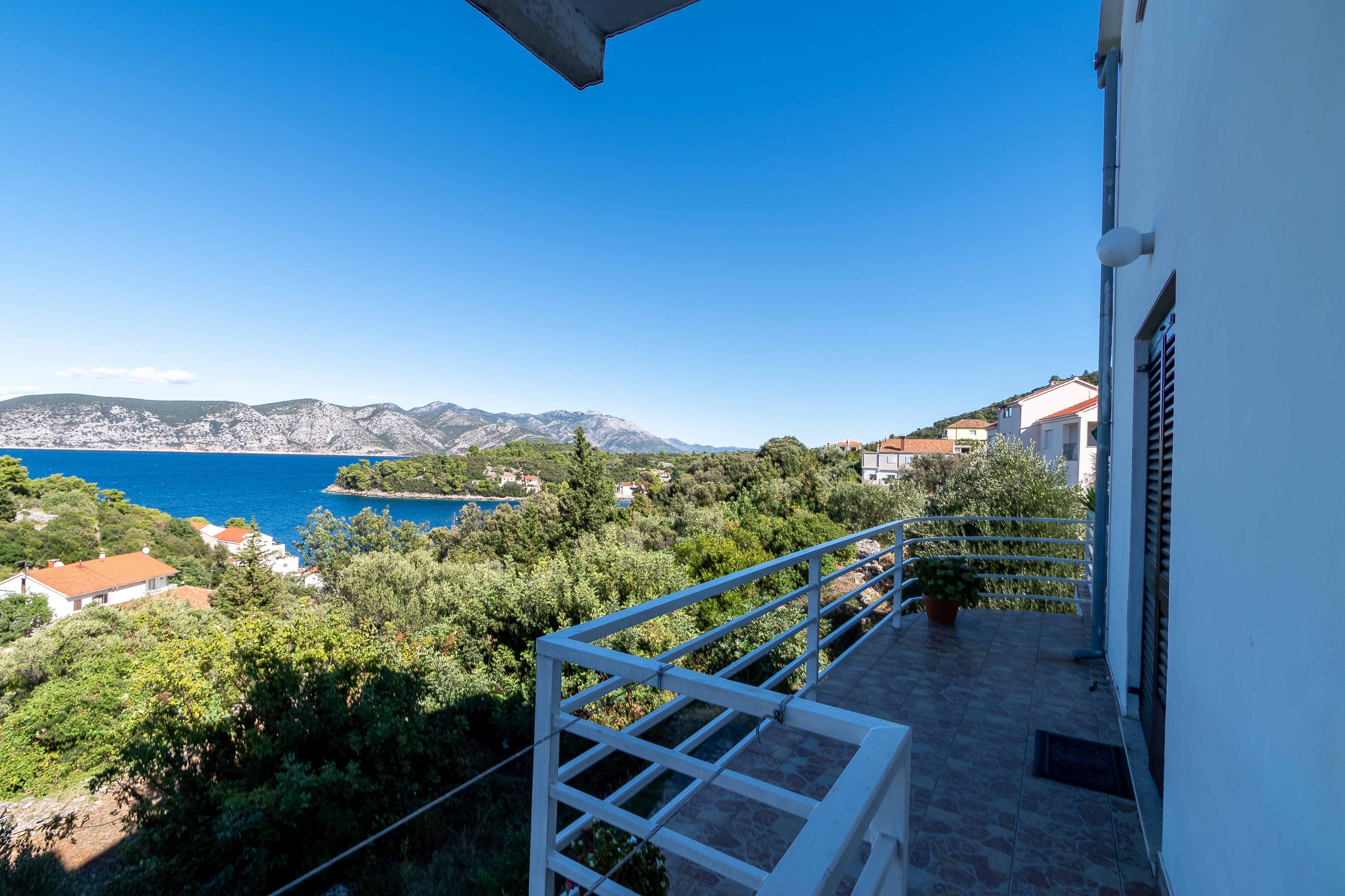 Three bedroom apartment with terrace and sea view Račišće, Korčula  A-a