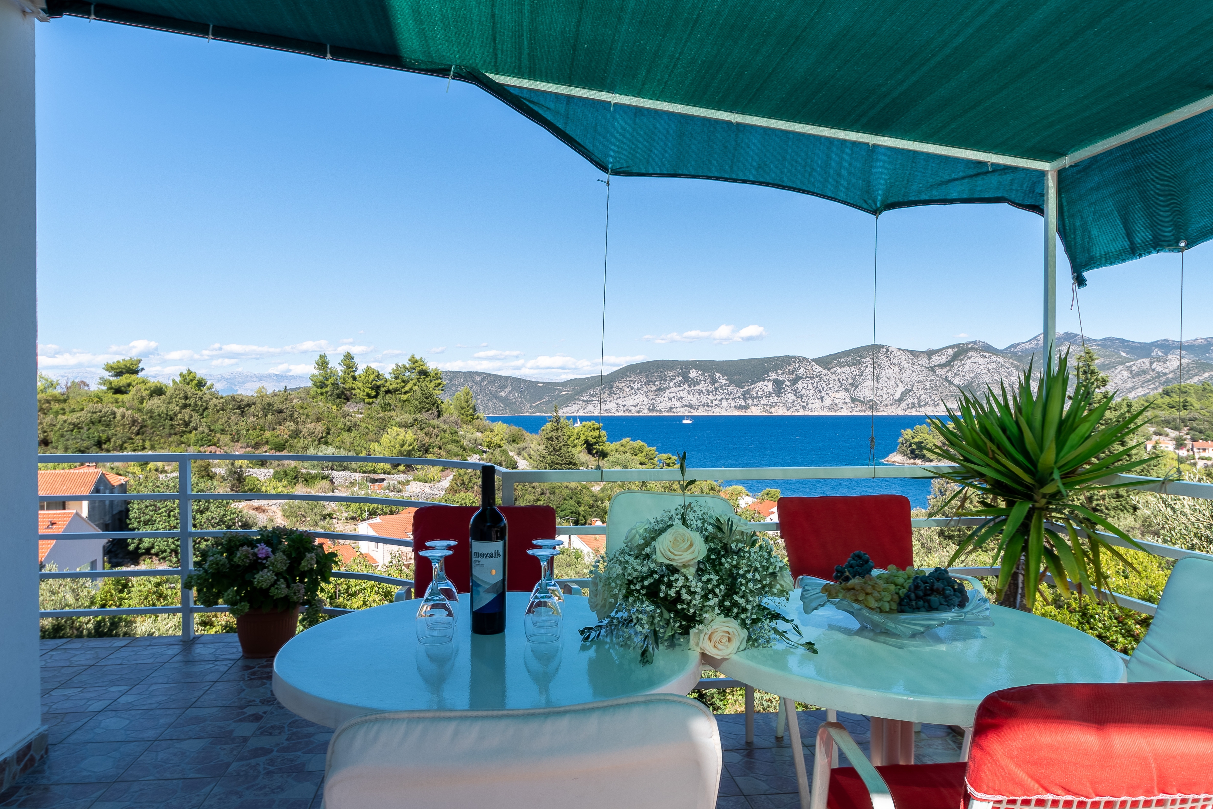 Three bedroom apartment with terrace and sea view Račišće, Korčula  A-a