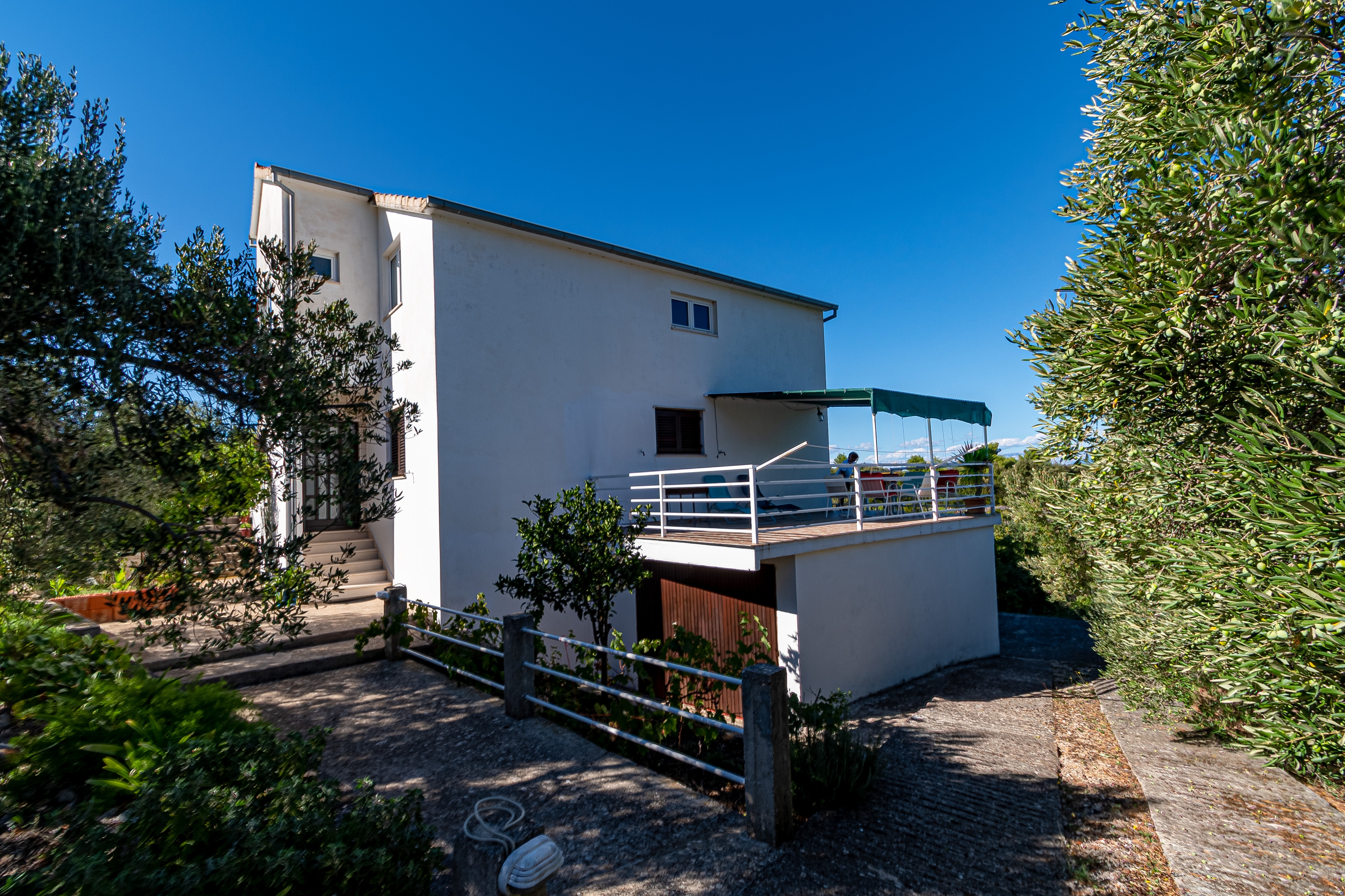 Three bedroom apartment with terrace and sea view Račišće, Korčula (A-20001-a) Three bedroom apartment with terrace and sea view Račišće, Korčula (A-20001-a)