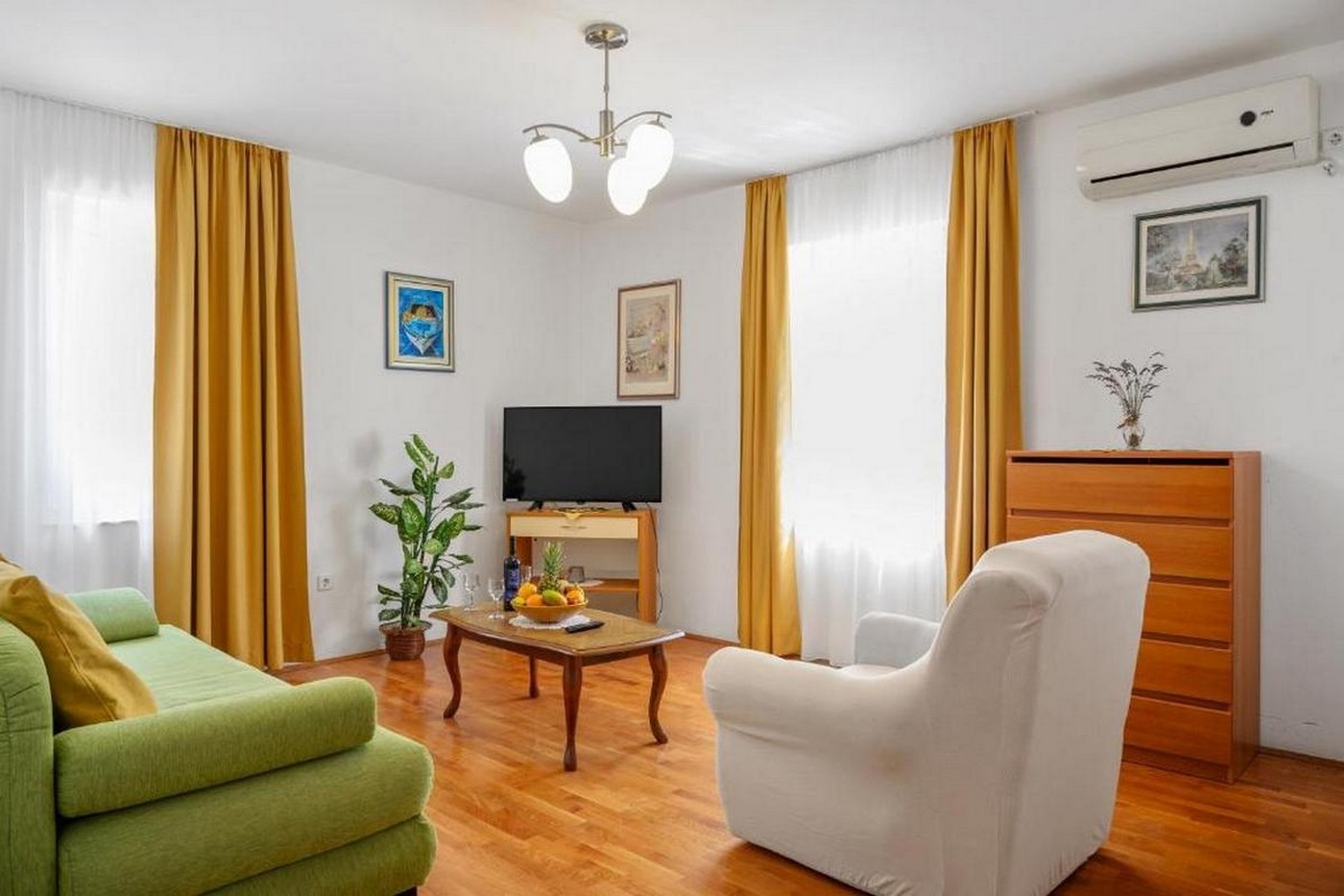 Two bedroom apartment with terrace Bol, Brač (A-20004-a)