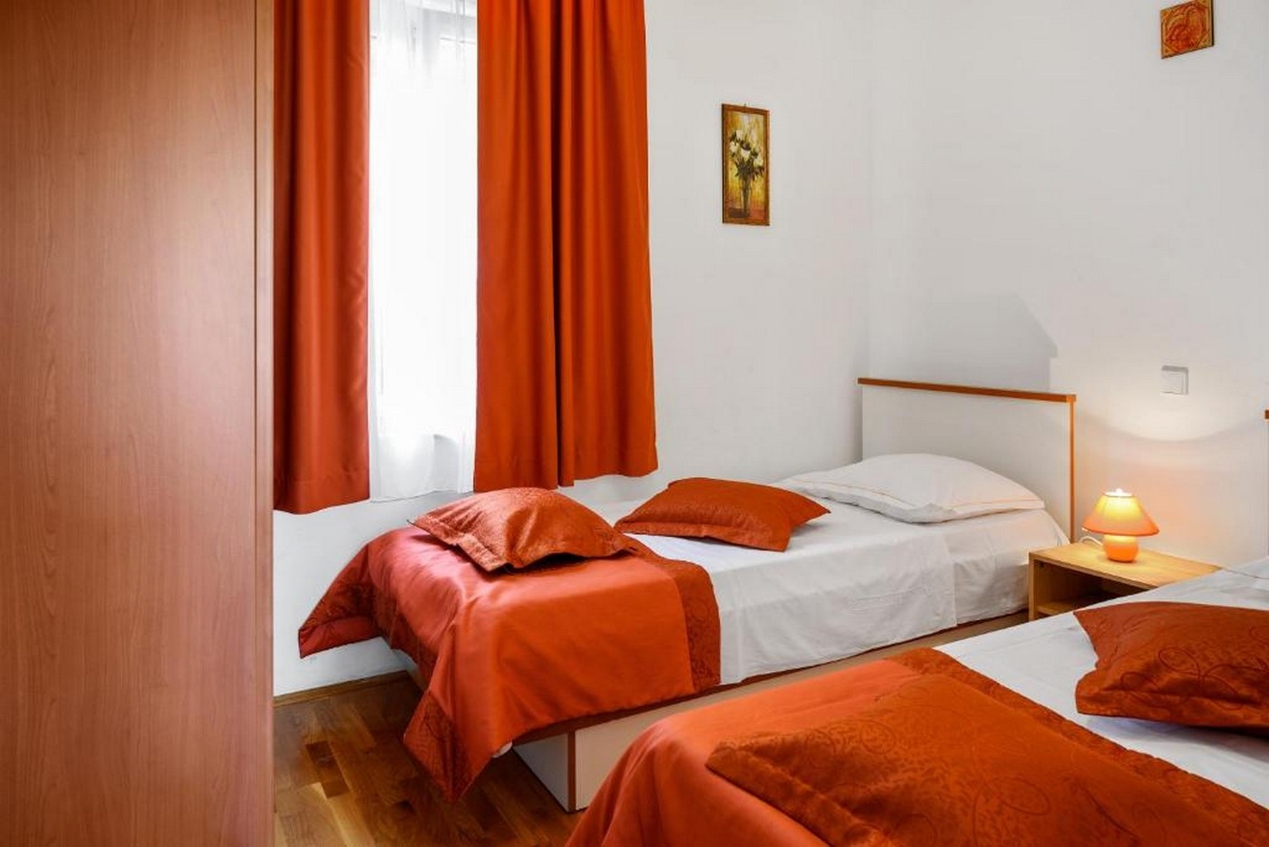 Two bedroom apartment with terrace Bol, Brač  A-b