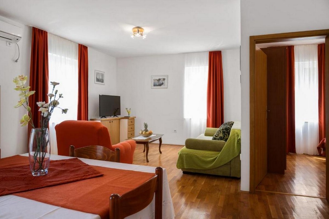 Two bedroom apartment with terrace Bol, Brač  A-b
