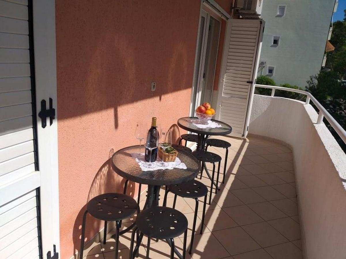 Three bedroom apartment with terrace Baška Voda, Makarska  A-a