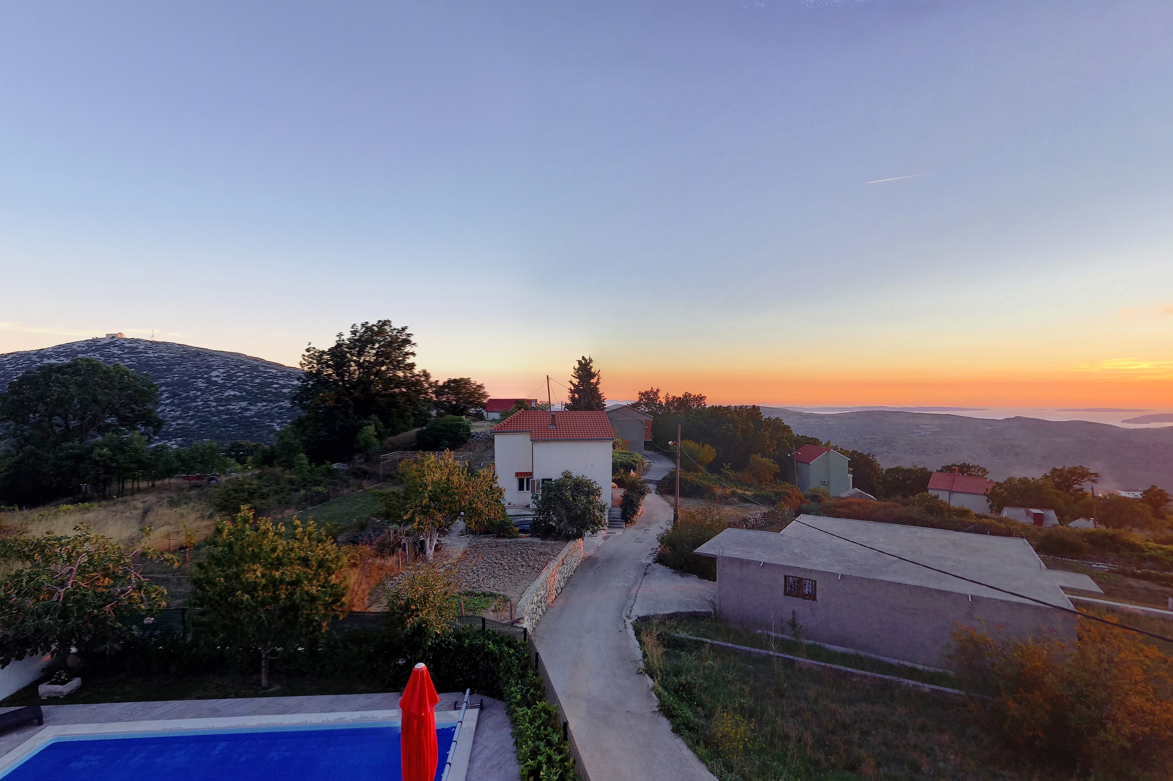 Three bedroom house with terrace and sea view Gornje Sitno, Split  K