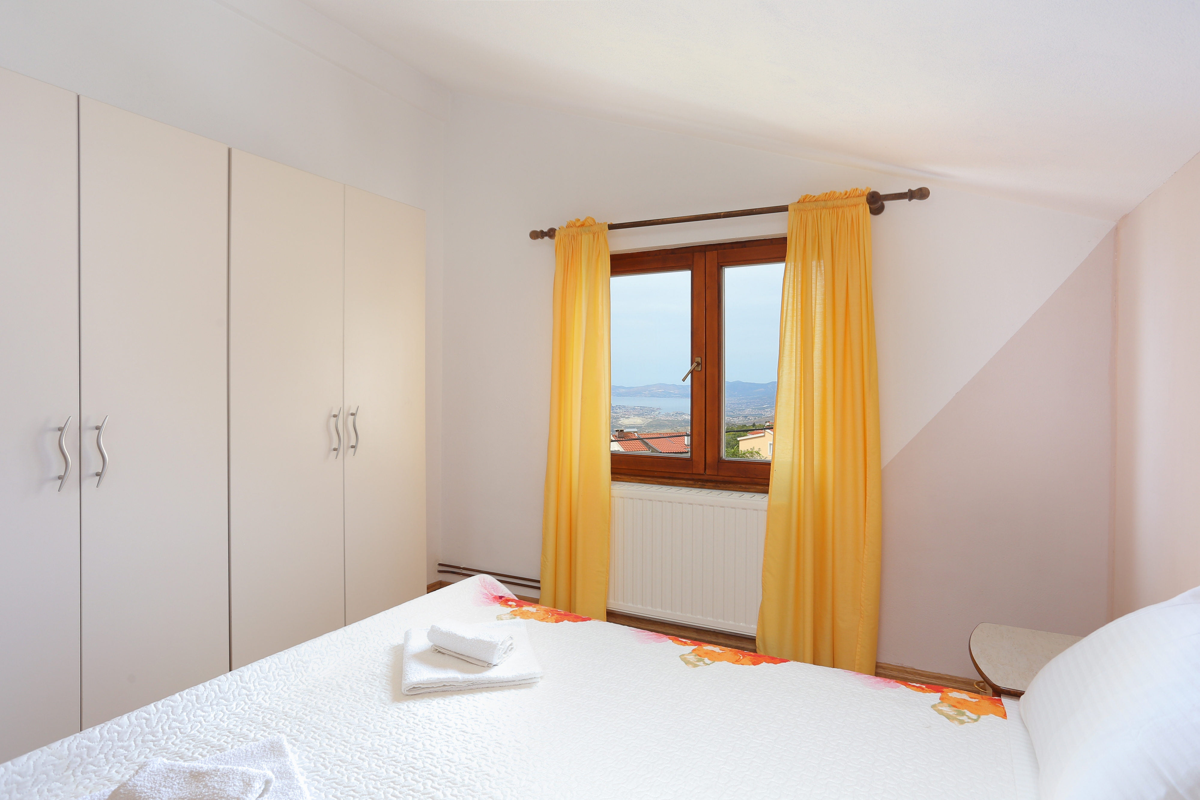 Three bedroom house with terrace and sea view Gornje Sitno, Split  K