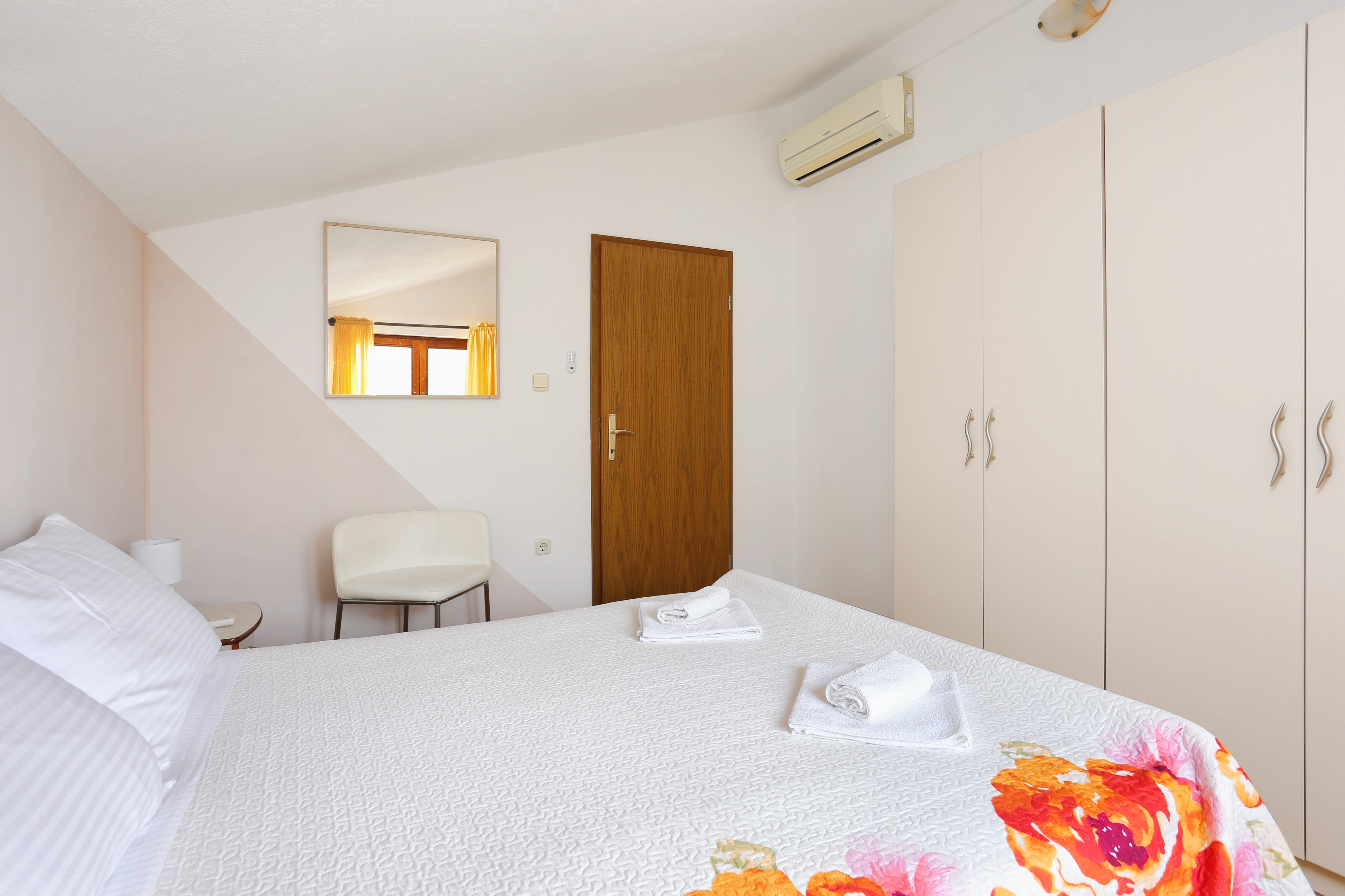 Three bedroom house with terrace and sea view Gornje Sitno, Split  K