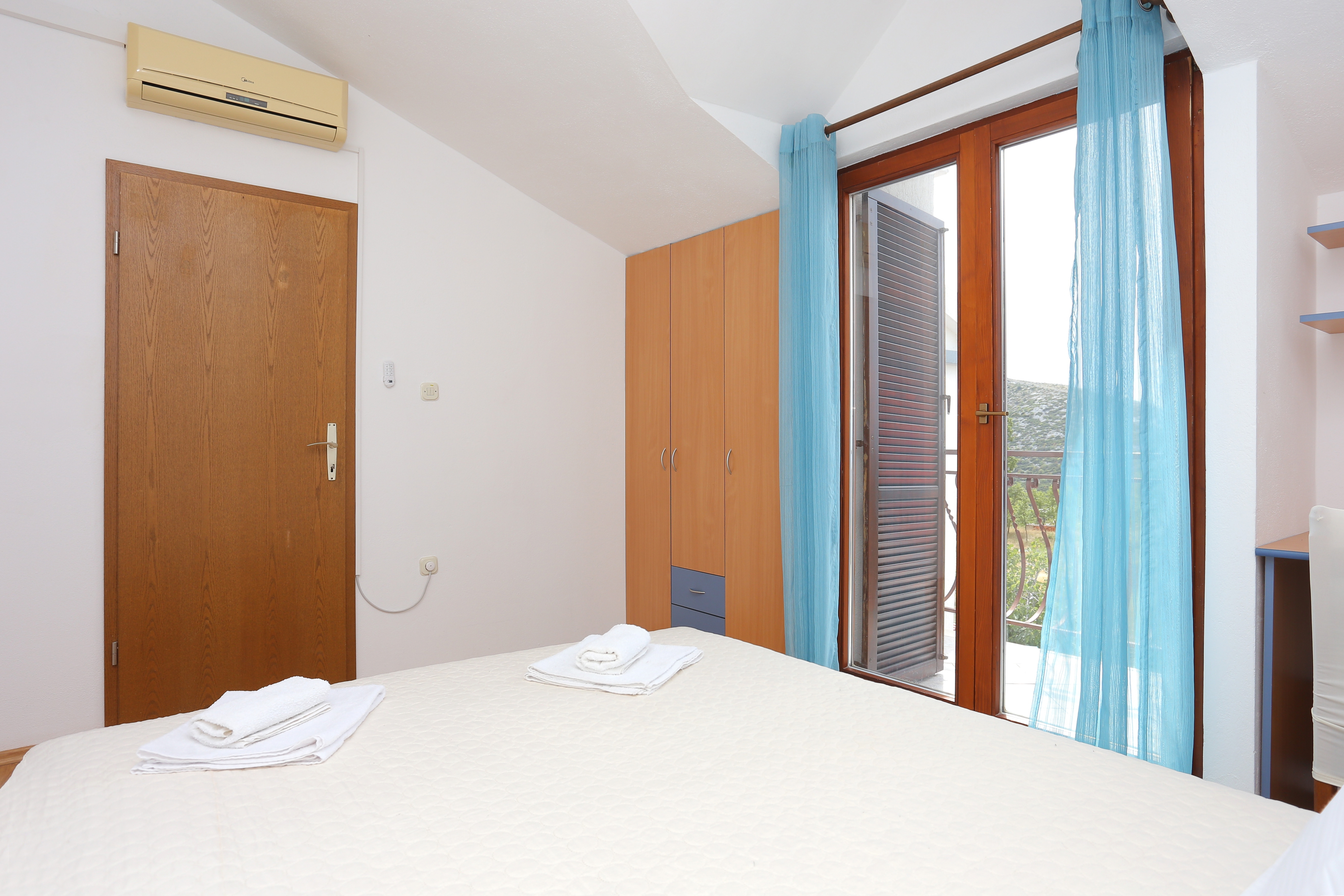 Three bedroom house with terrace and sea view Gornje Sitno, Split  K