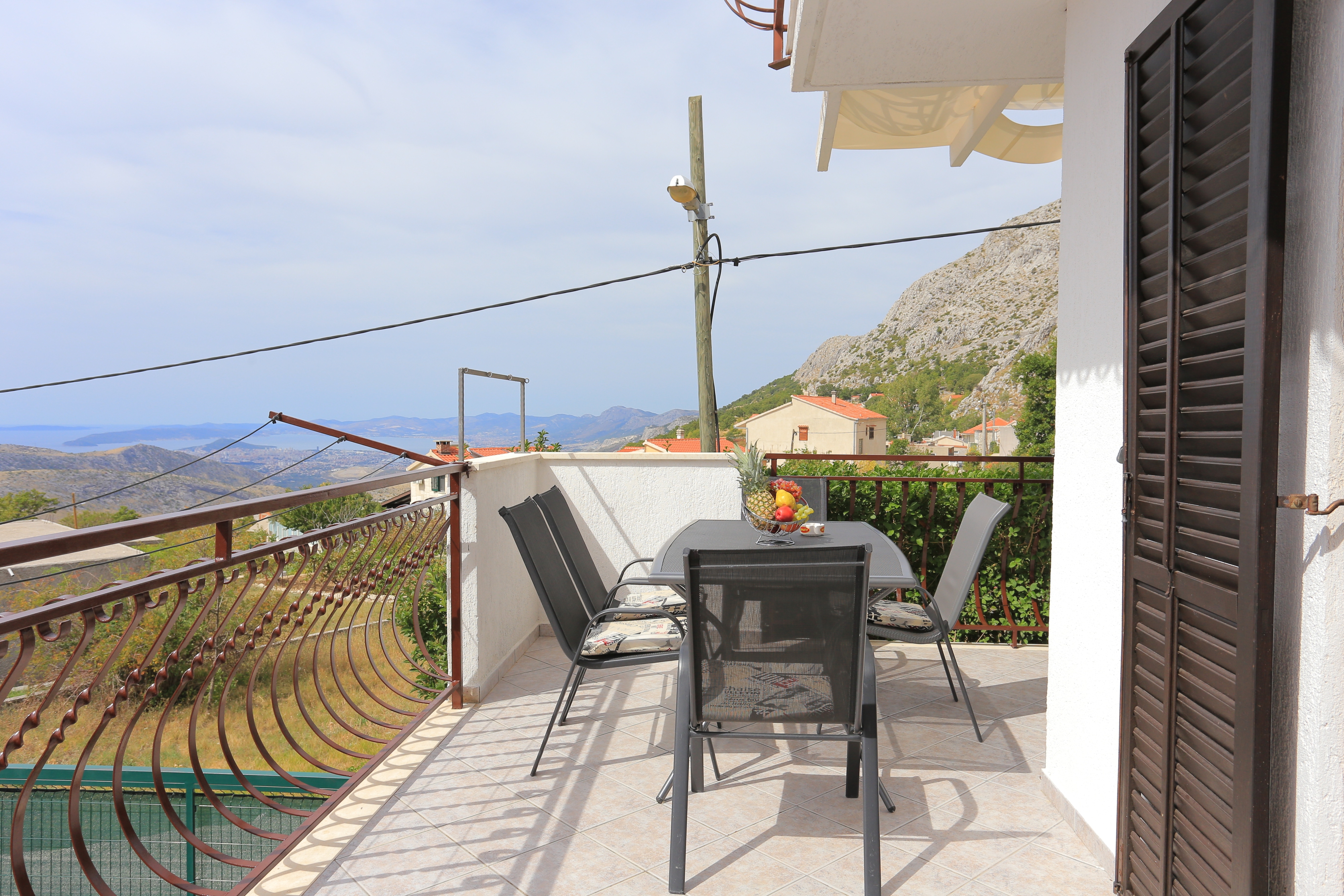 Three bedroom house with terrace and sea view Gornje Sitno, Split  K