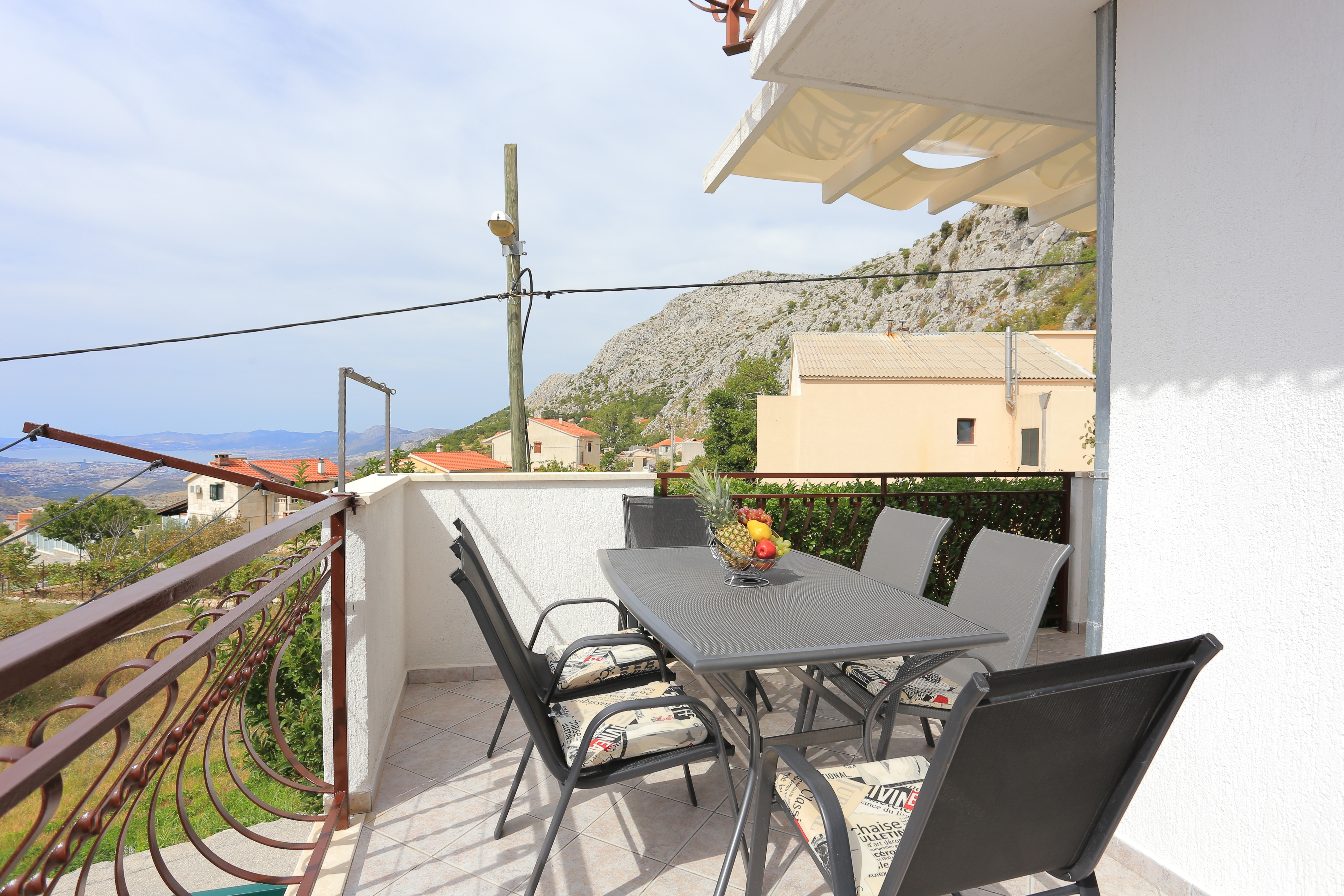 Three bedroom house with terrace and sea view Gornje Sitno, Split  K