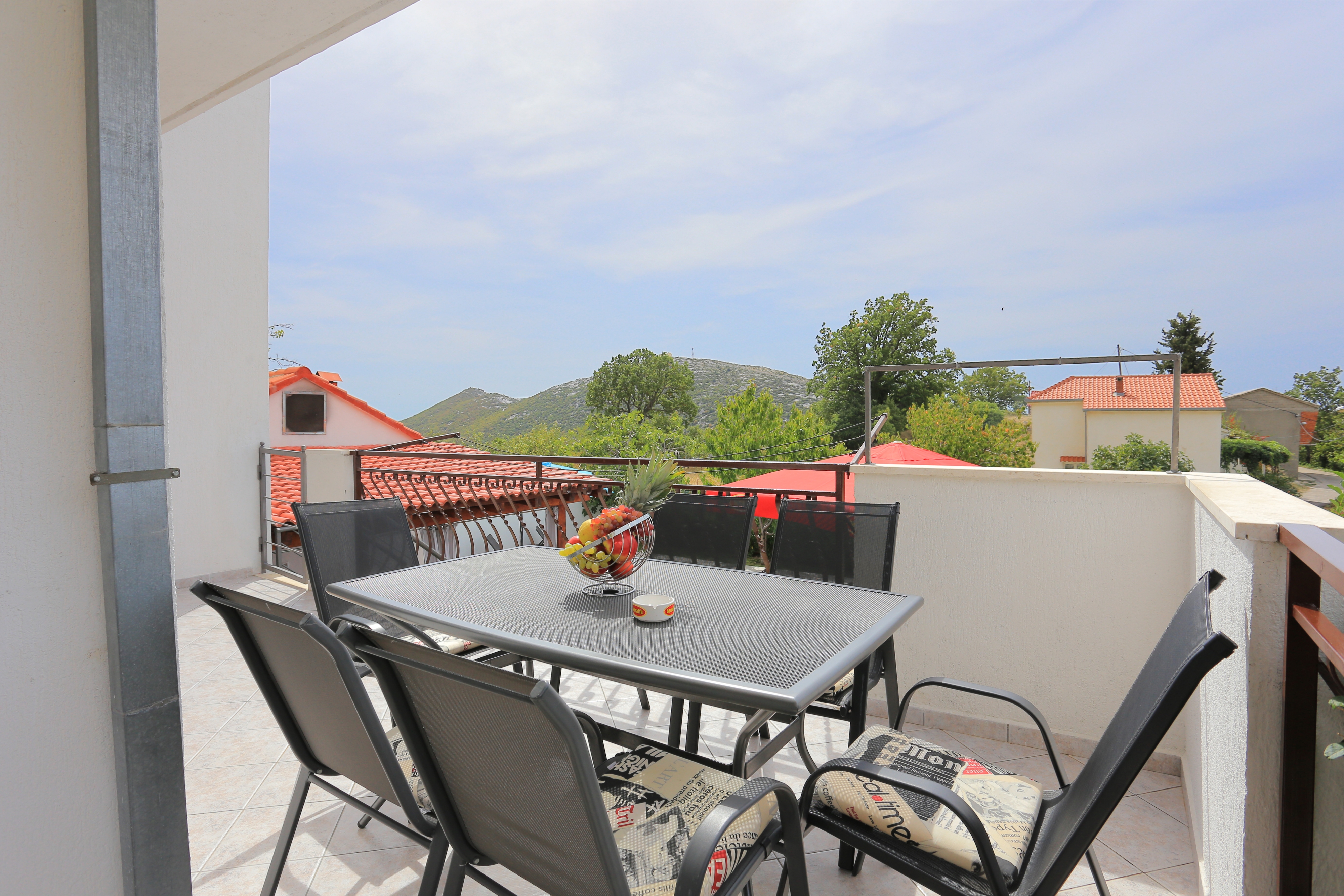 Three bedroom house with terrace and sea view Gornje Sitno, Split  K