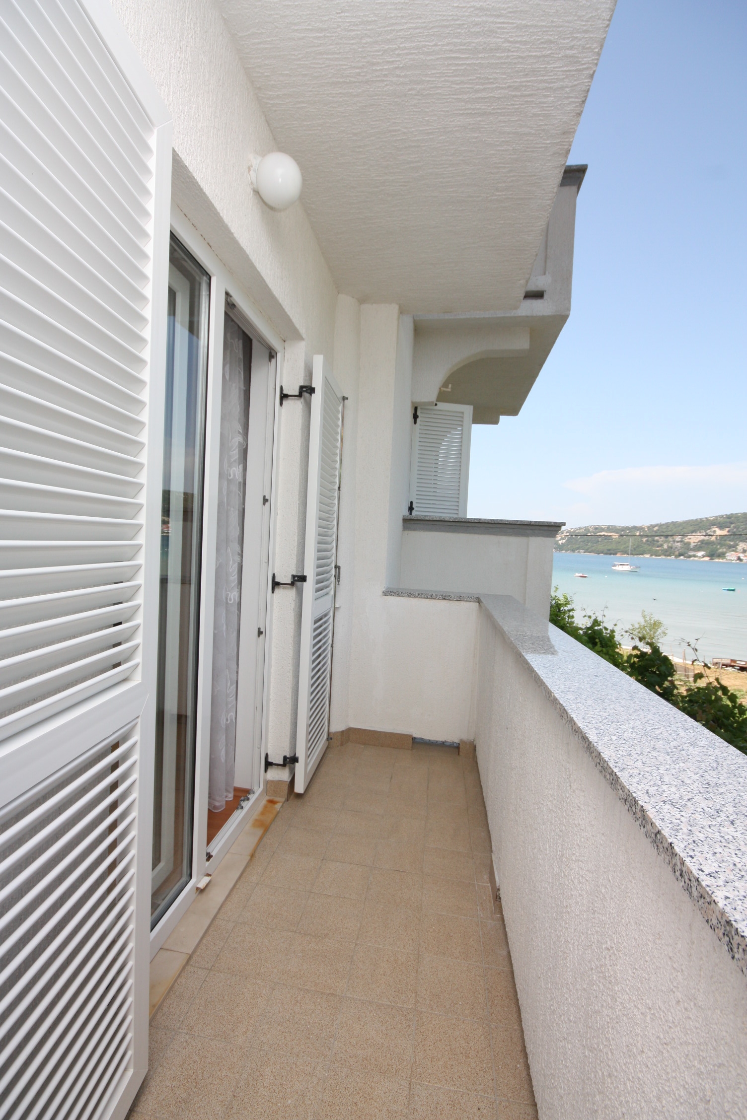 Two bedroom apartment near beach Supetarska Draga - Donja, Rab  A-b