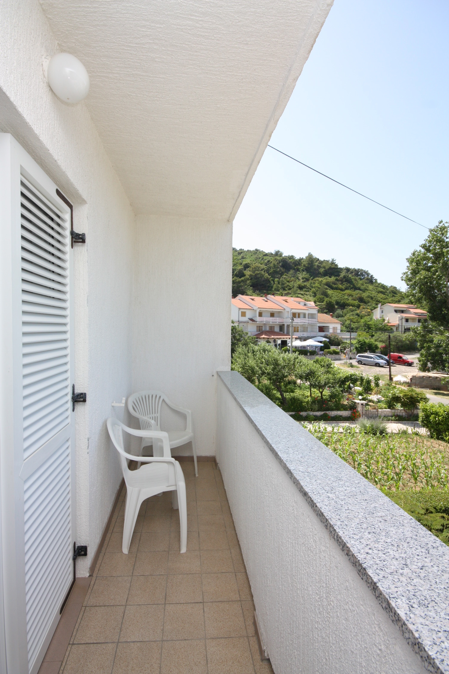 One bedroom apartment near beach Supetarska Draga - Donja, Rab  A-d