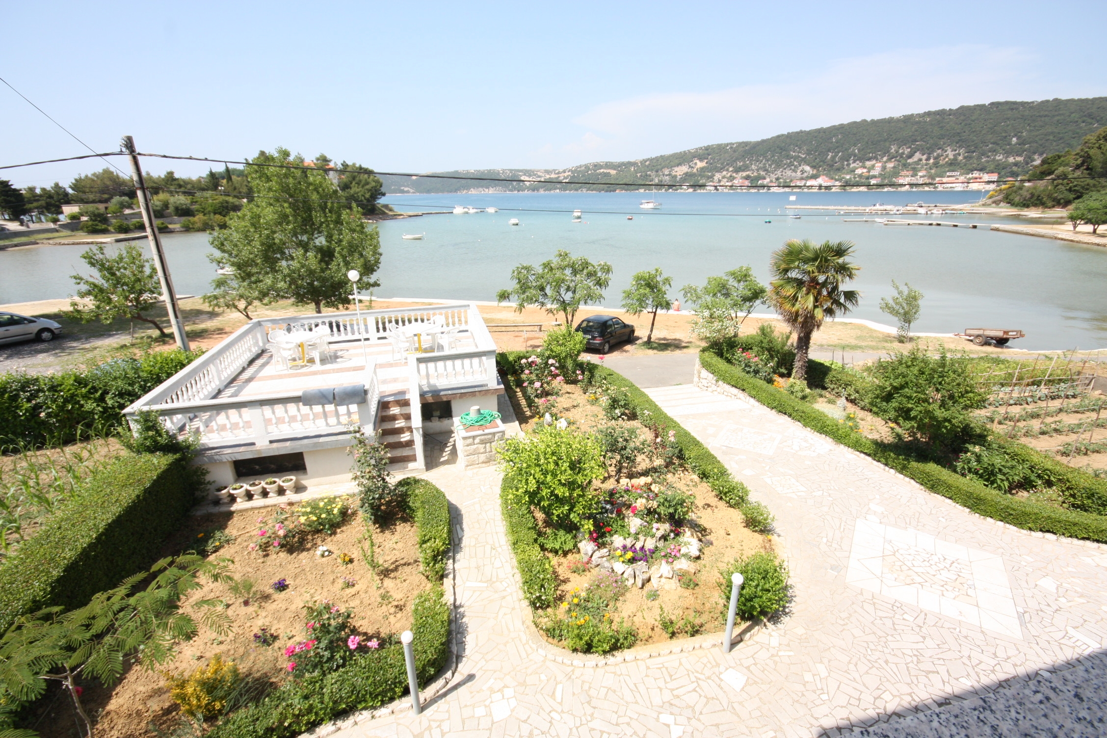 One bedroom apartment near beach Supetarska Draga - Donja, Rab  A-d