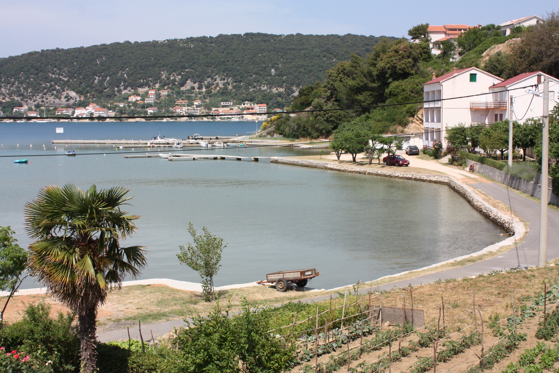 One bedroom apartment near beach Supetarska Draga - Donja, Rab  A-d