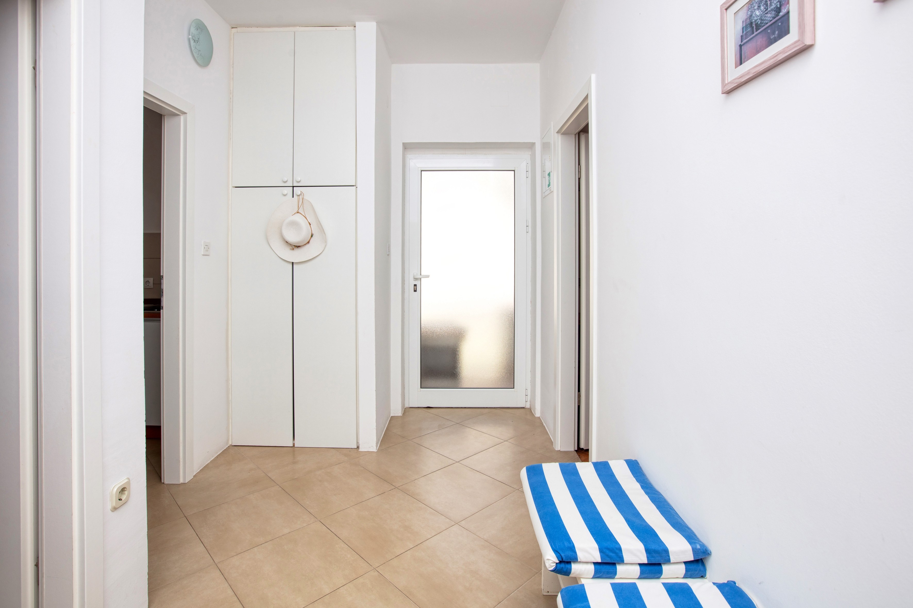 One bedroom apartment with terrace Pirovac, Šibenik  A-a