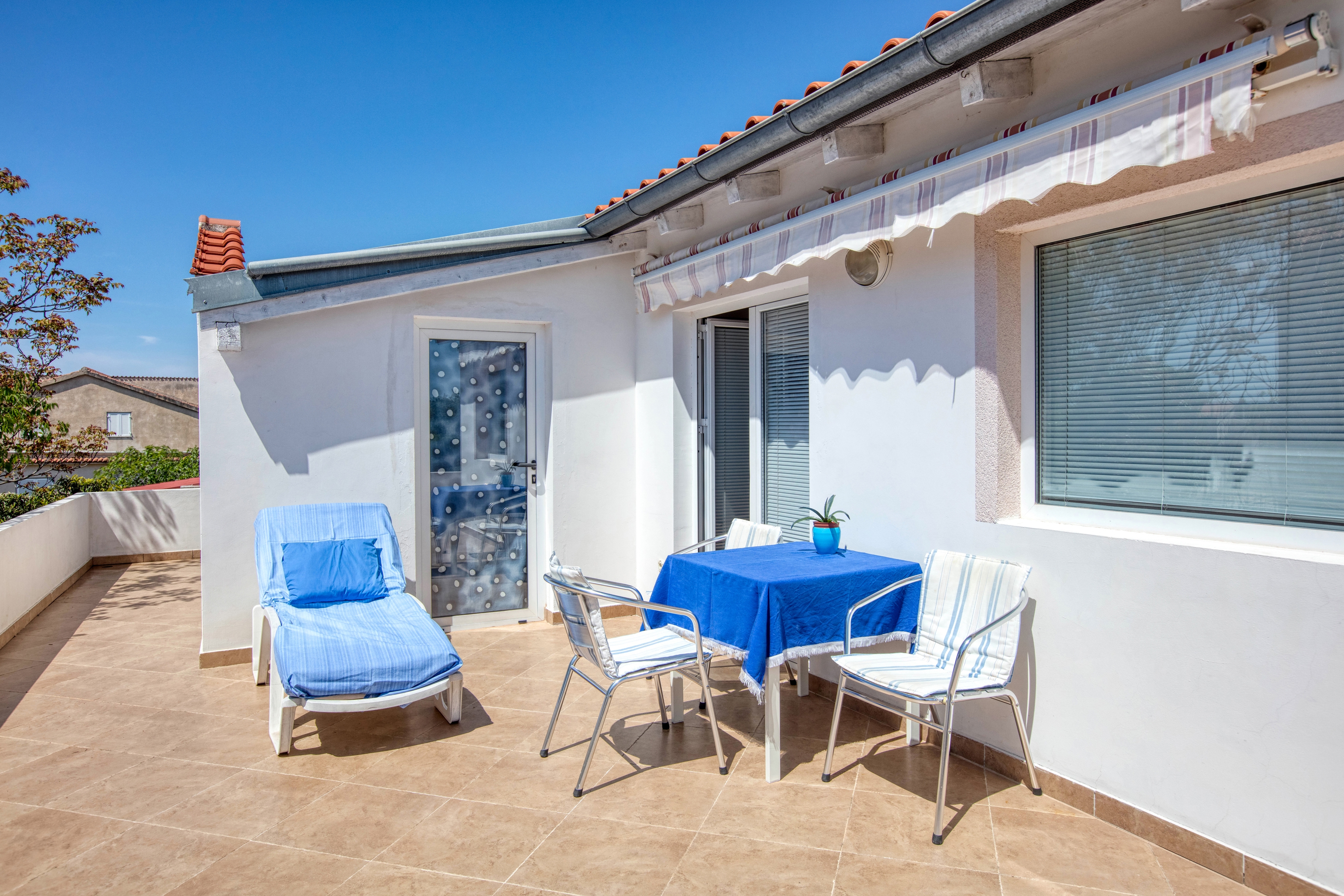 Three bedroom apartment with terrace Pirovac, Šibenik  A-b