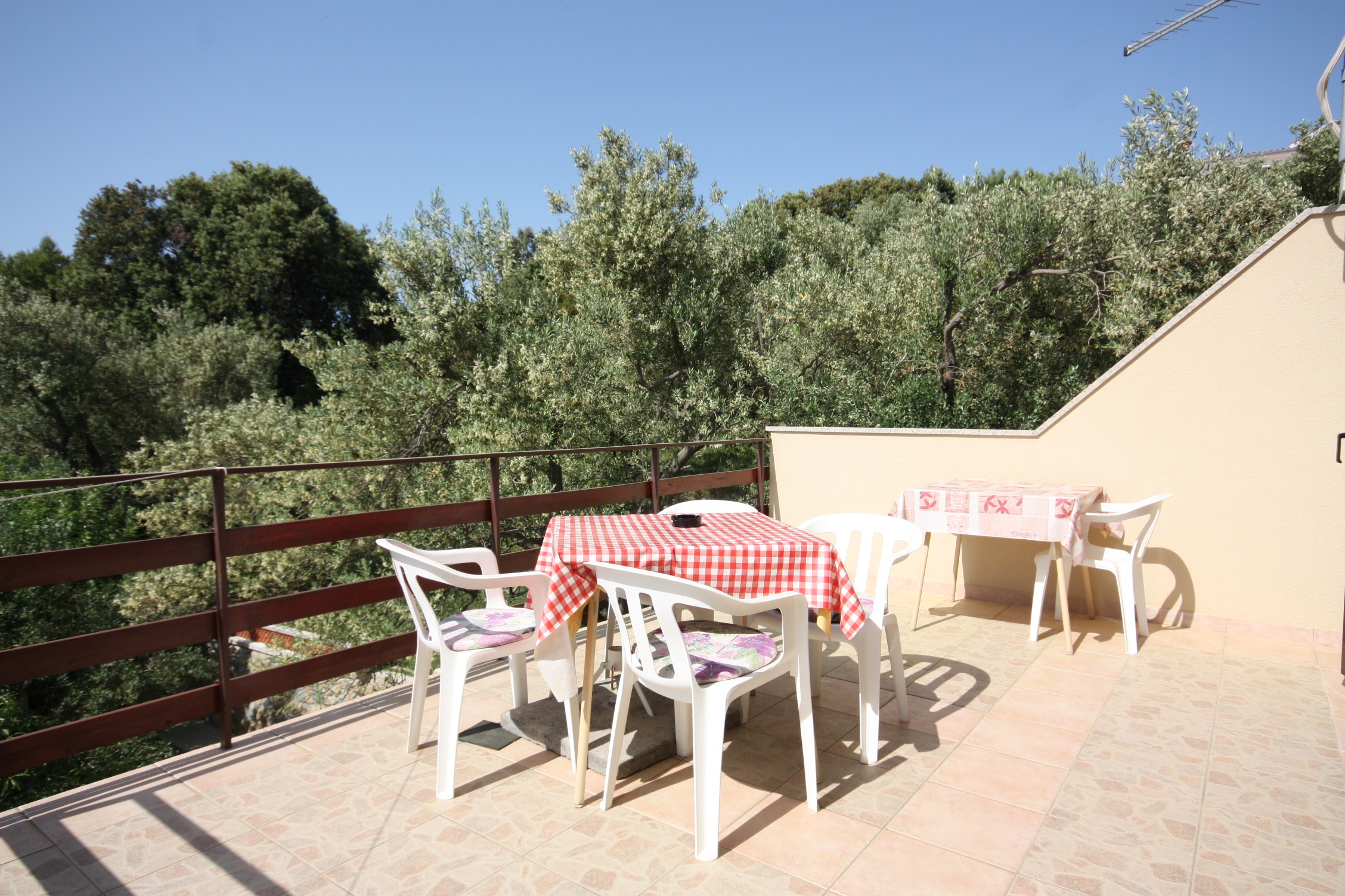 One bedroom apartment with terrace and sea view Supetarska Draga - Gonar, Rab  A-a