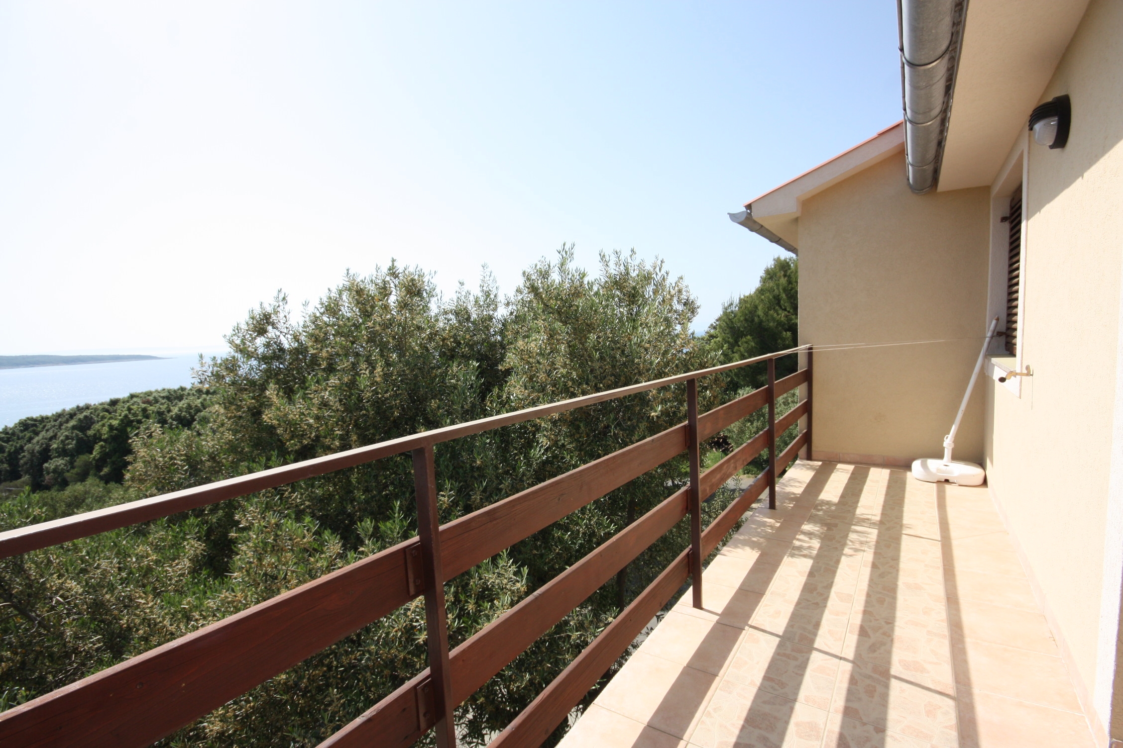One bedroom apartment with terrace and sea view Supetarska Draga - Gonar, Rab  A-b