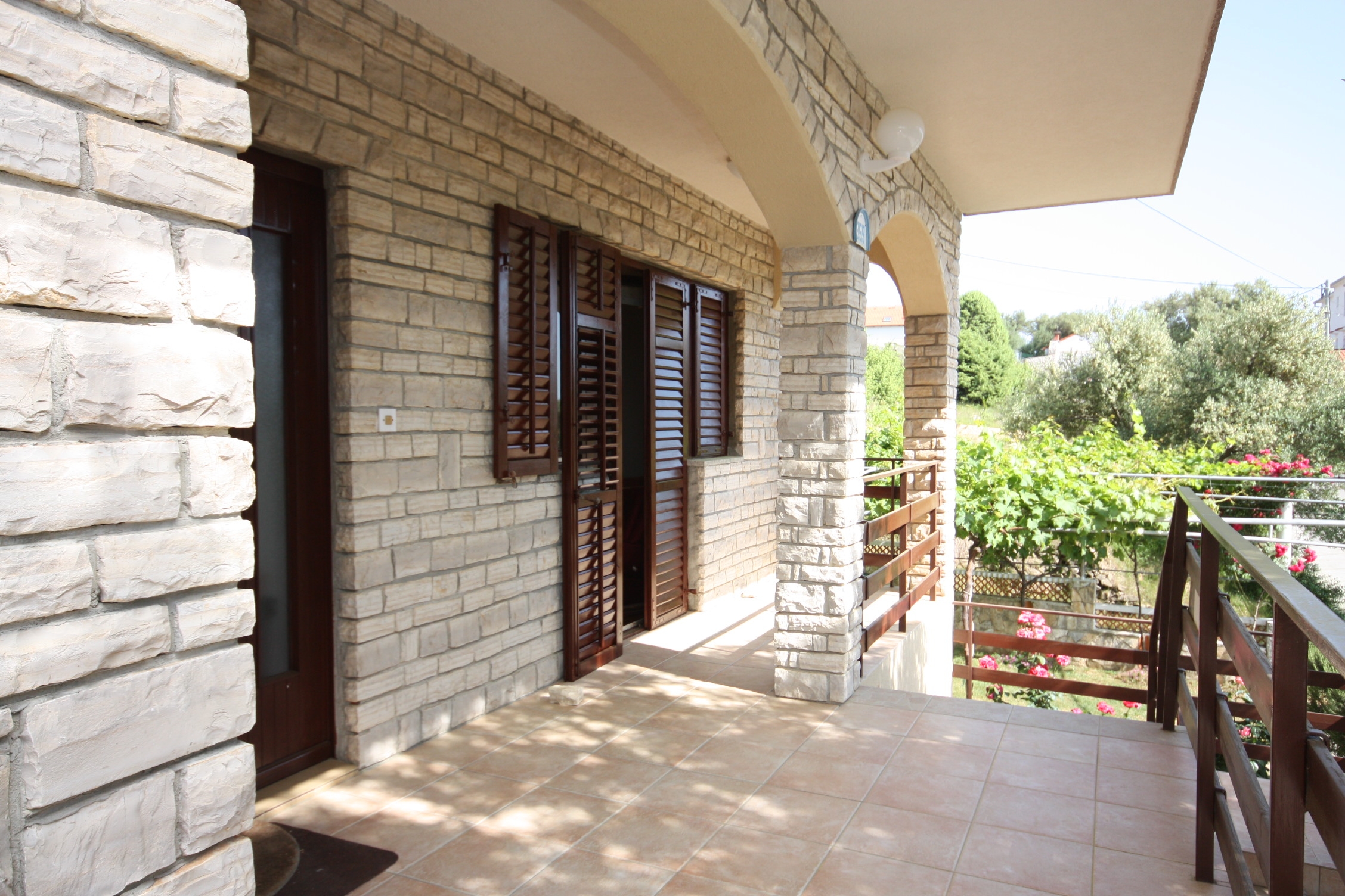 Three bedroom apartment with terrace and sea view Supetarska Draga - Gonar, Rab  A-c