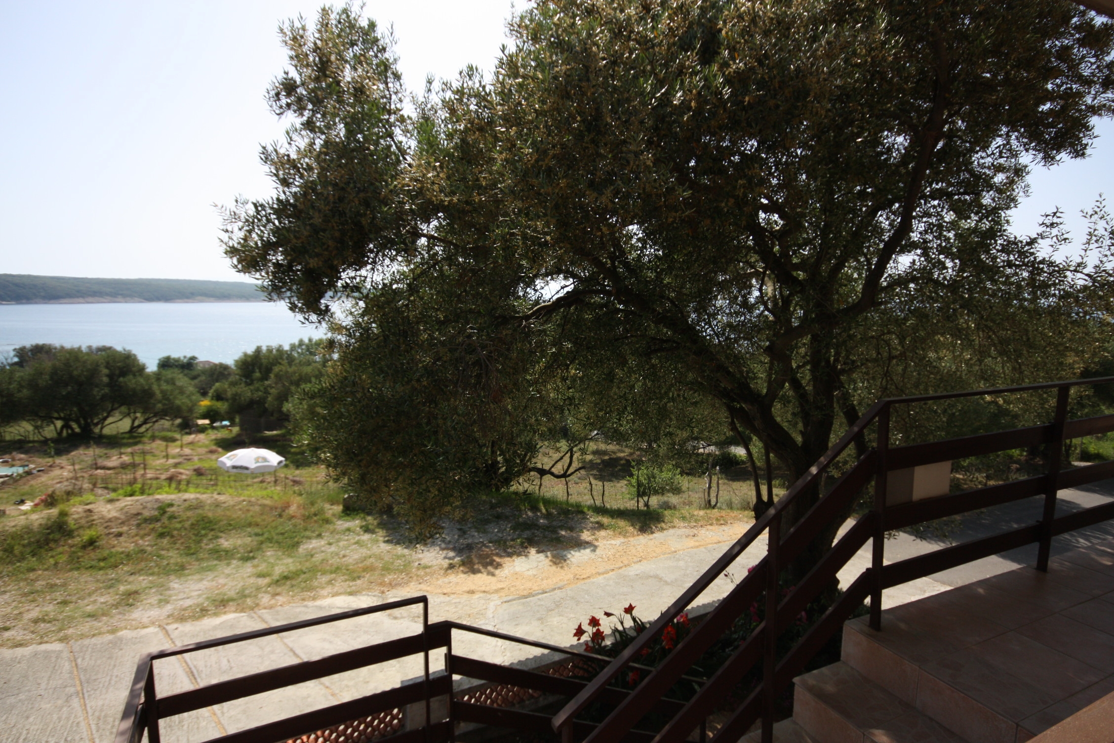 Three bedroom apartment with terrace and sea view Supetarska Draga - Gonar, Rab  A-c