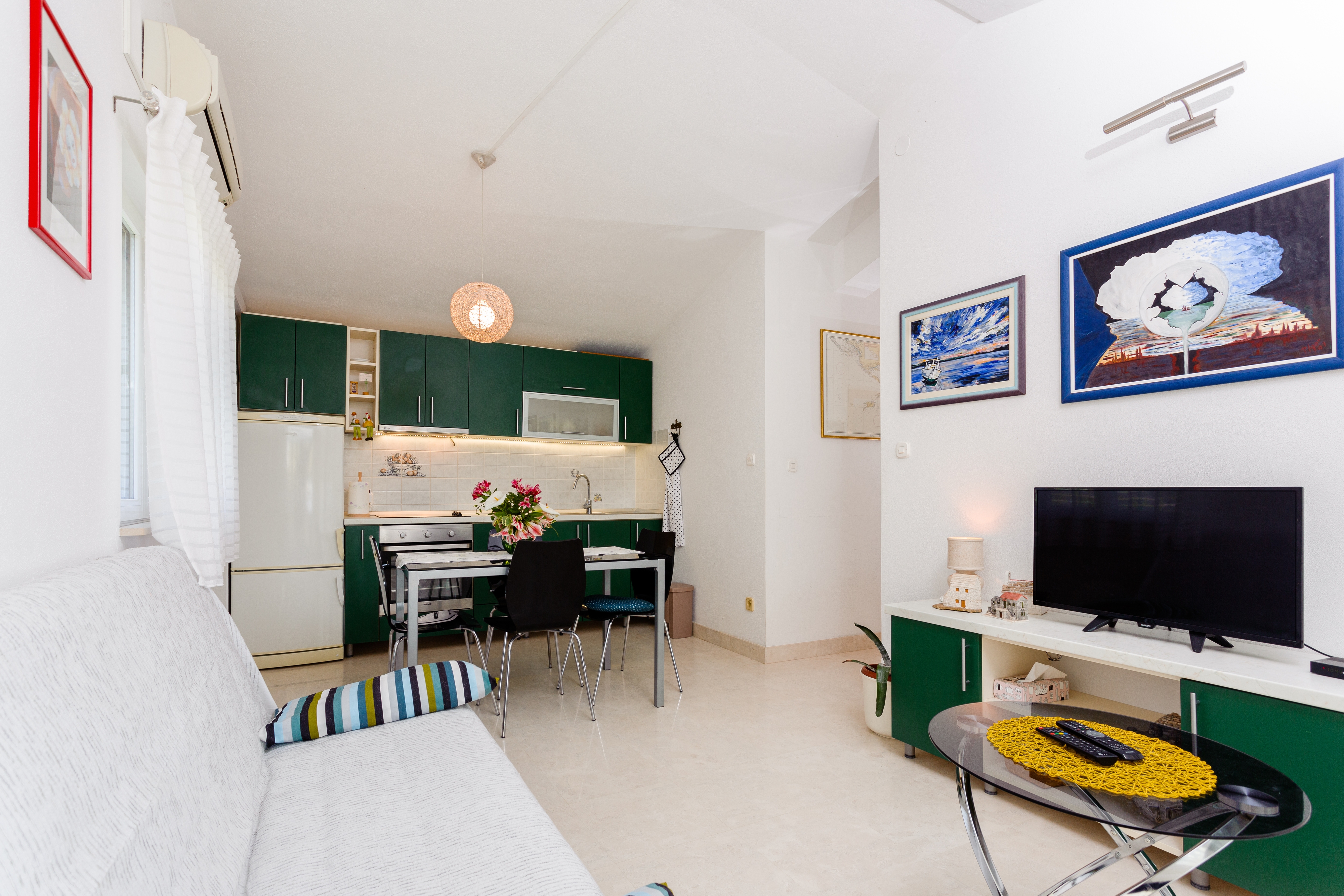 One bedroom apartment with balcony and sea view Cove Gornja Krusica, Šolta (A-20021-a)