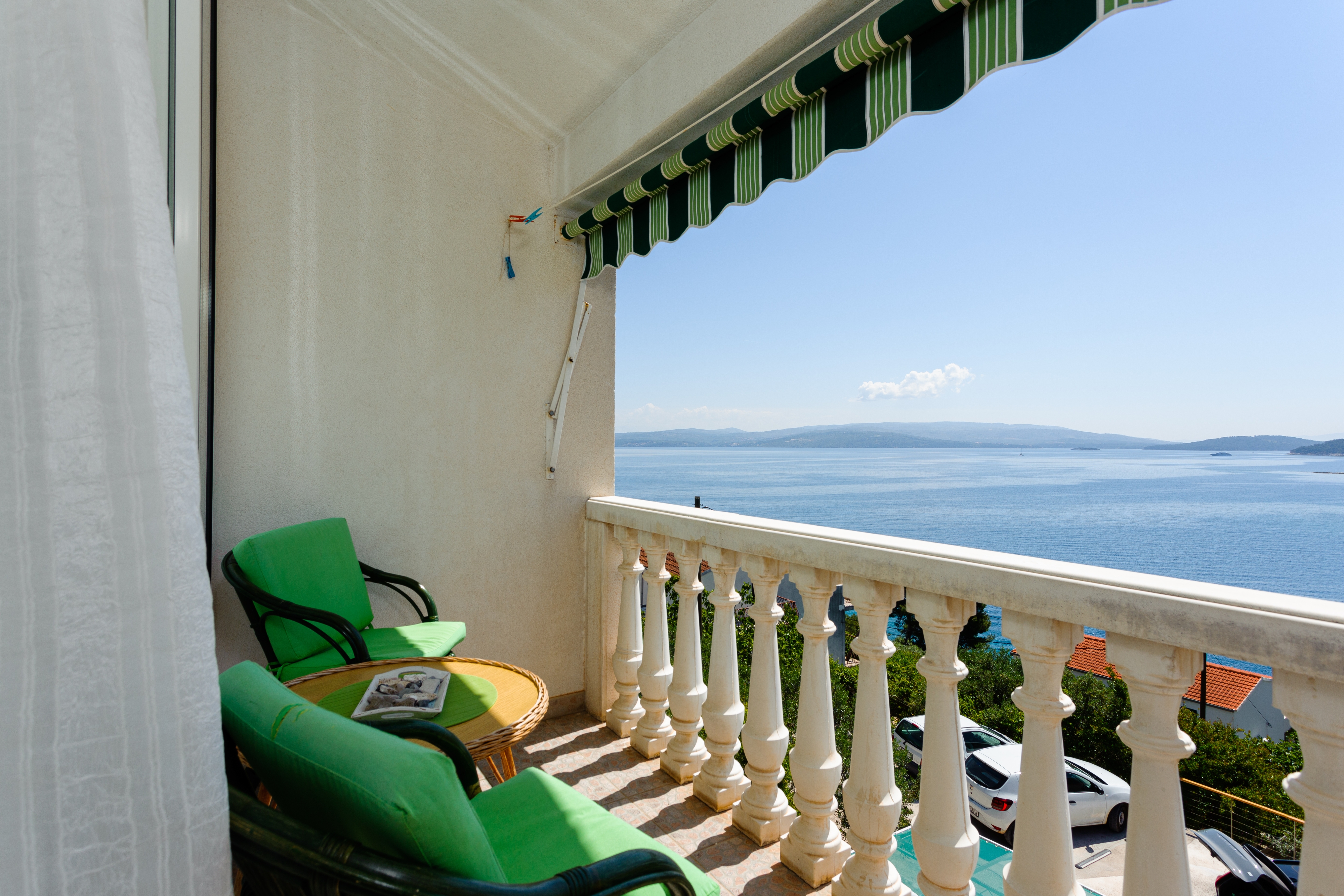 One bedroom apartment with balcony and sea view Cove Gornja Krusica, Šolta  A-b