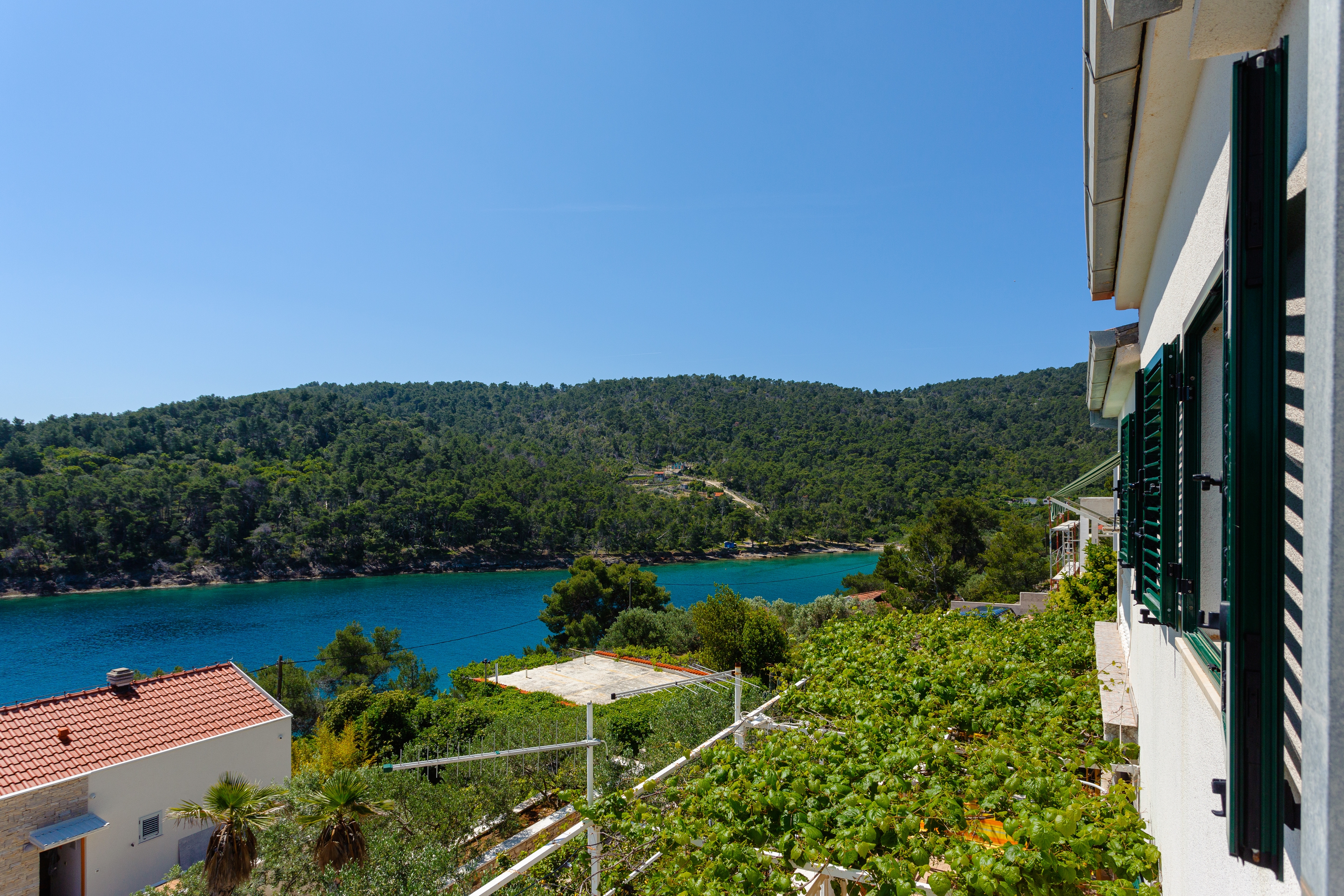 One bedroom apartment with balcony and sea view Cove Gornja Krusica, Šolta  A-b