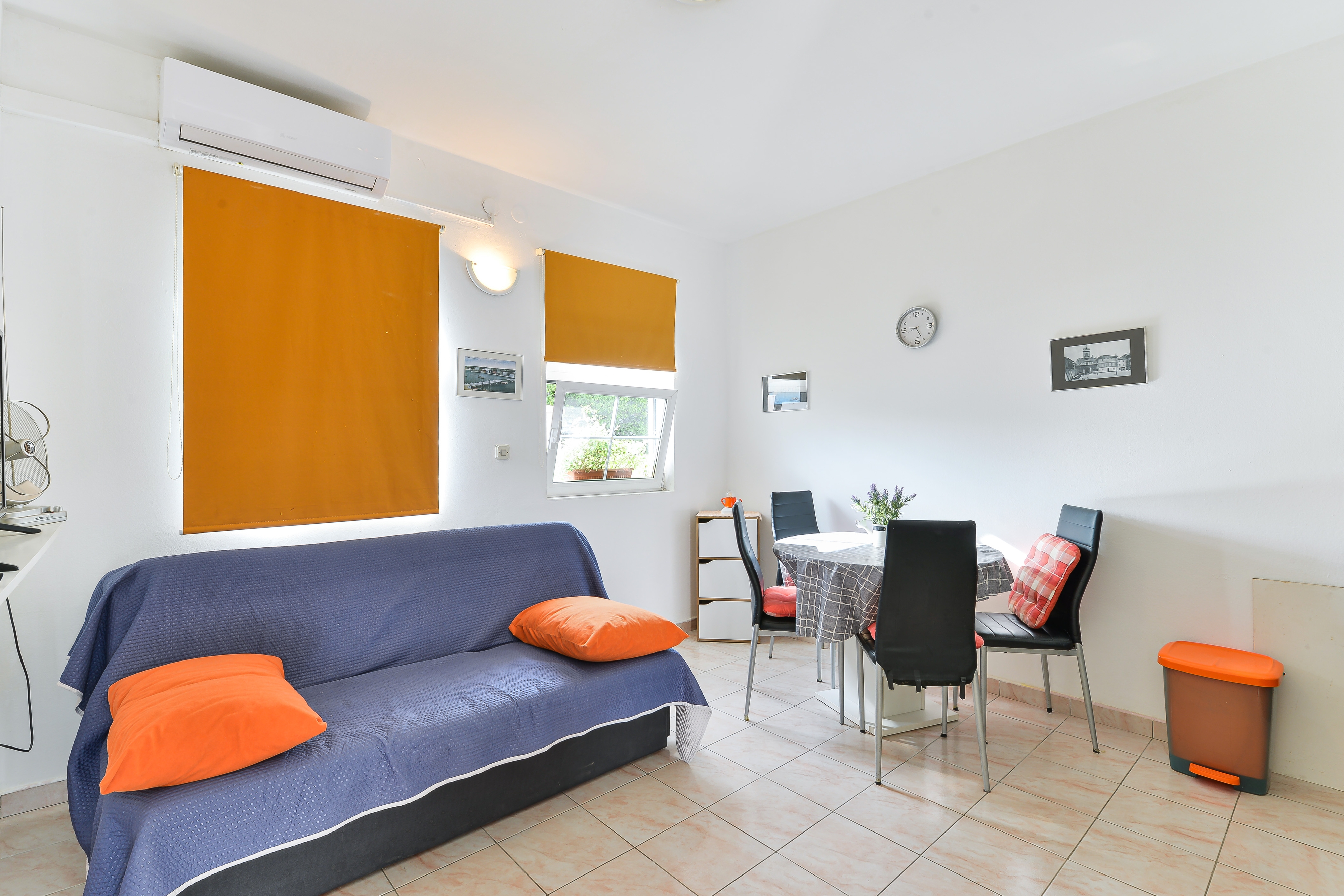 One bedroom apartment with terrace Zadar (A-20037-a)