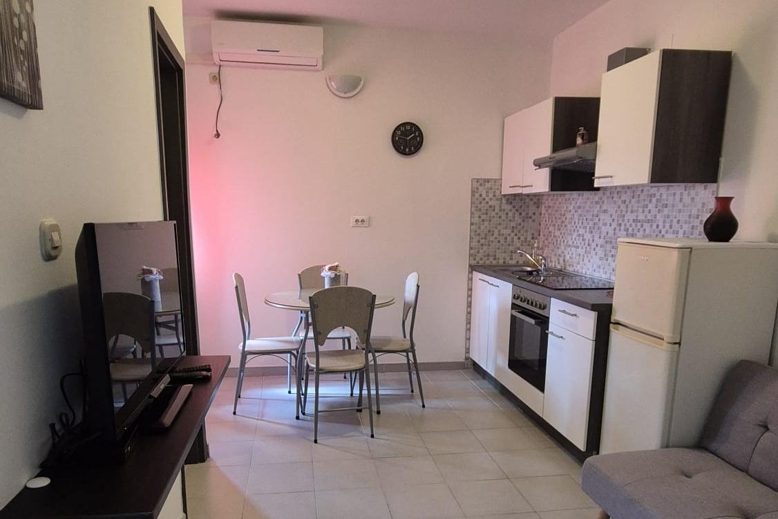 One bedroom apartment with terrace Zadar (A-20037-c)