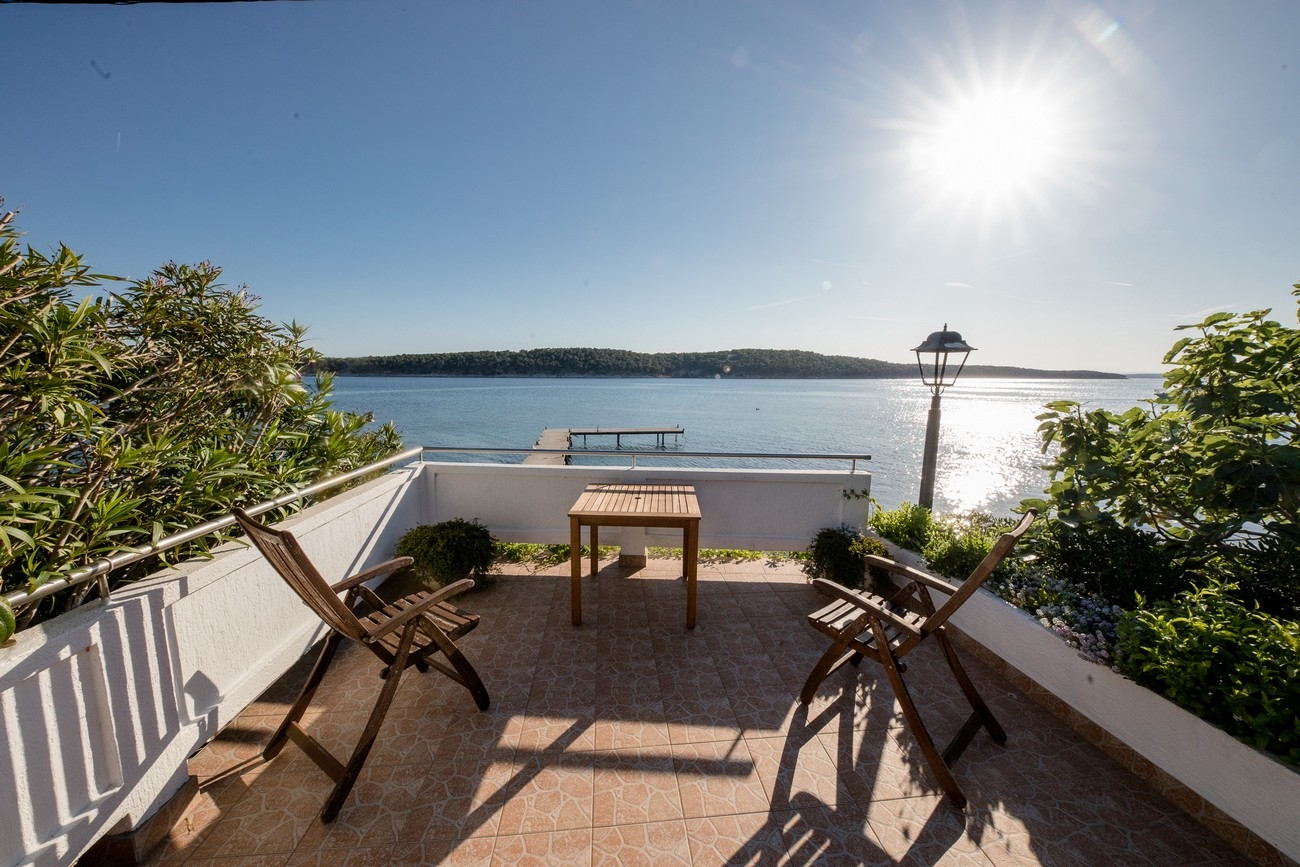 One bedroom apartment near beach Barbat, Rab (A-20049-a) One bedroom apartment near beach Barbat, Rab (A-20049-a)