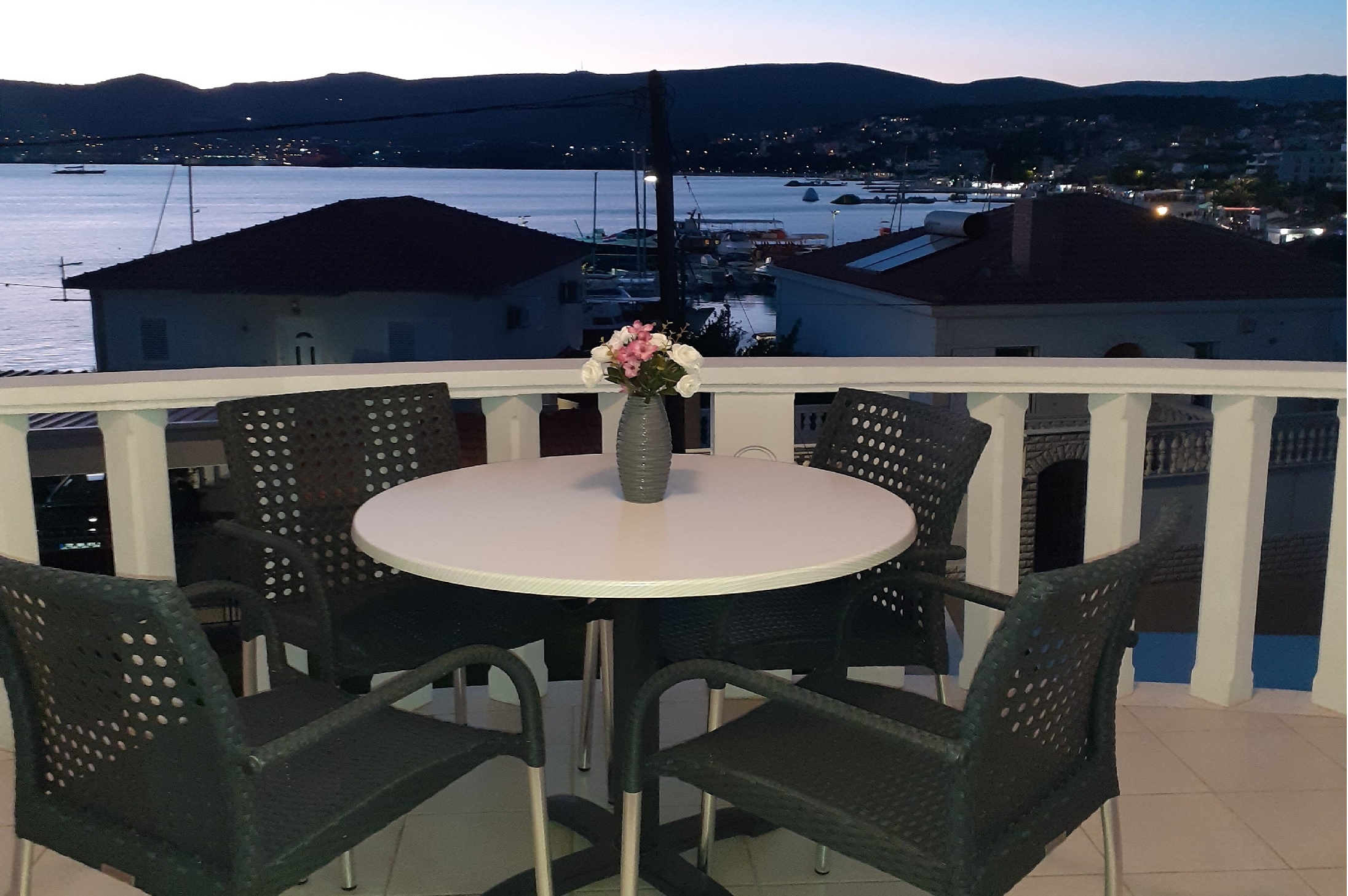 One bedroom apartment with terrace and sea view Okrug Gornji, Čiovo (A-20055-b)