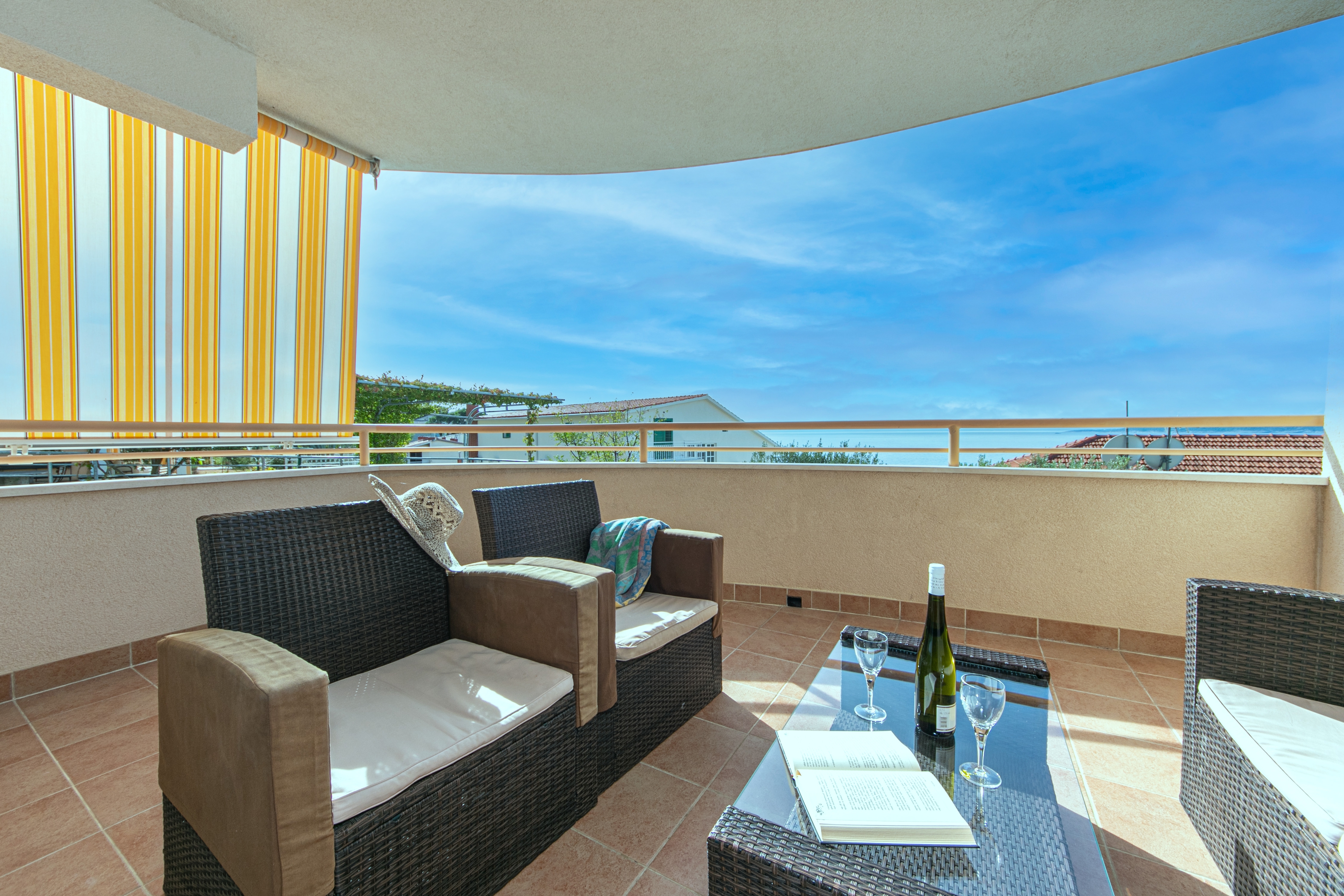 Two bedroom apartment with terrace and sea view Brela, Makarska  A-a