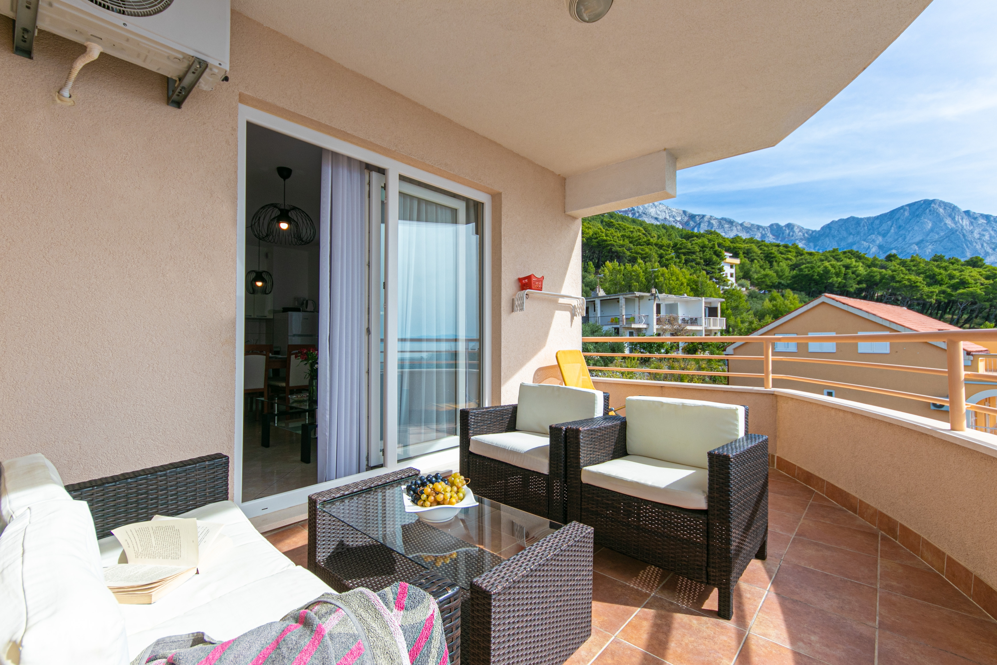 Two bedroom apartment with terrace and sea view Brela, Makarska  A-a