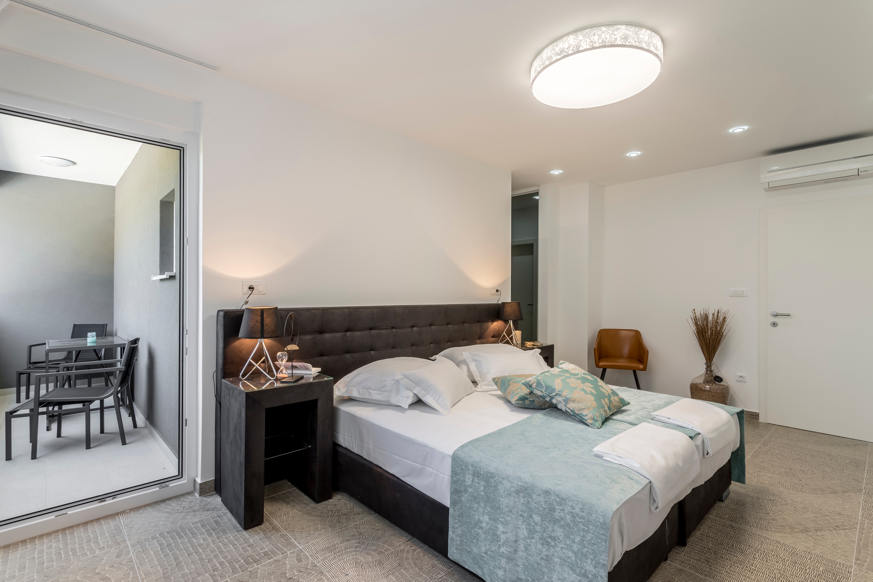 Four bedroom house with terrace Tugare, Omiš  K