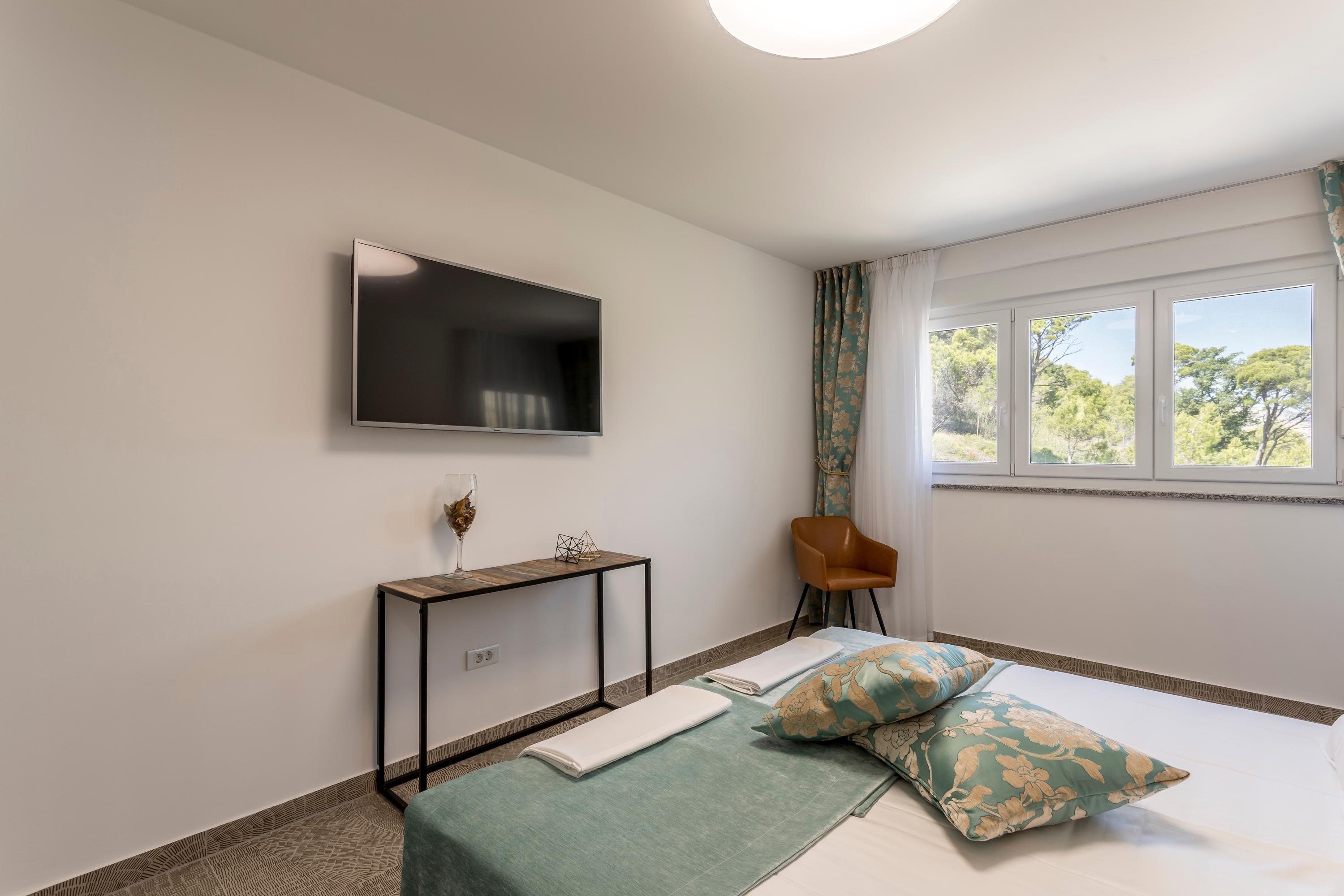 Four bedroom house with terrace Tugare, Omiš  K