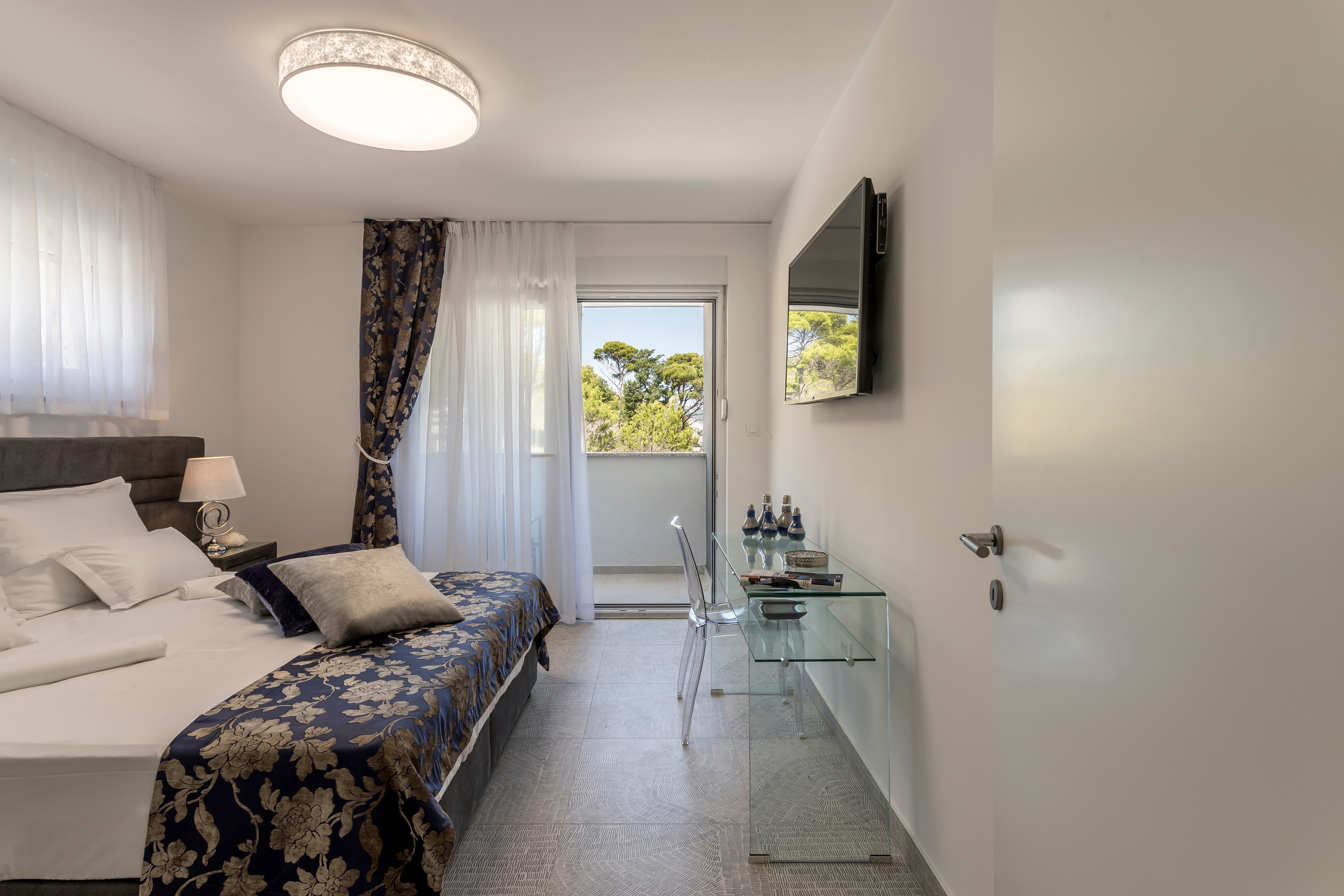 Four bedroom house with terrace Tugare, Omiš  K