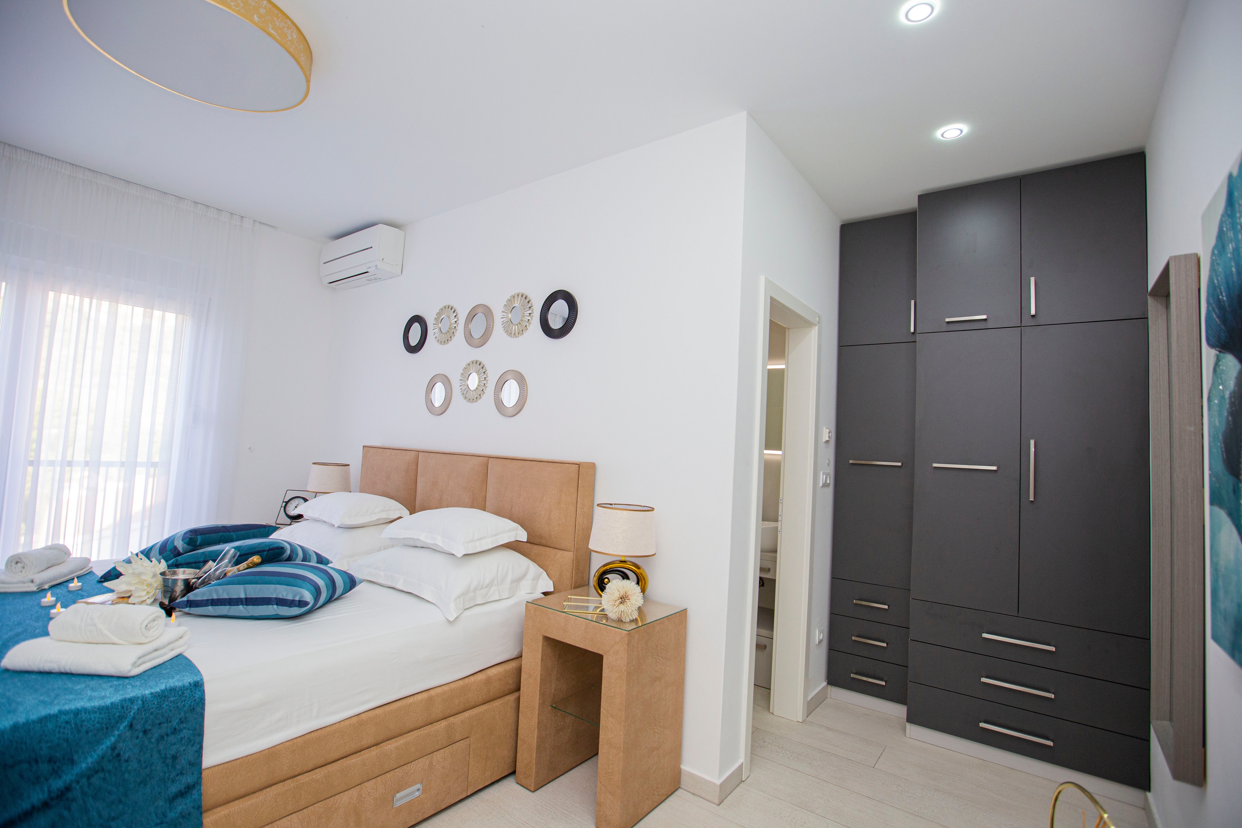 Four bedroom house with terrace Tugare, Omiš  K