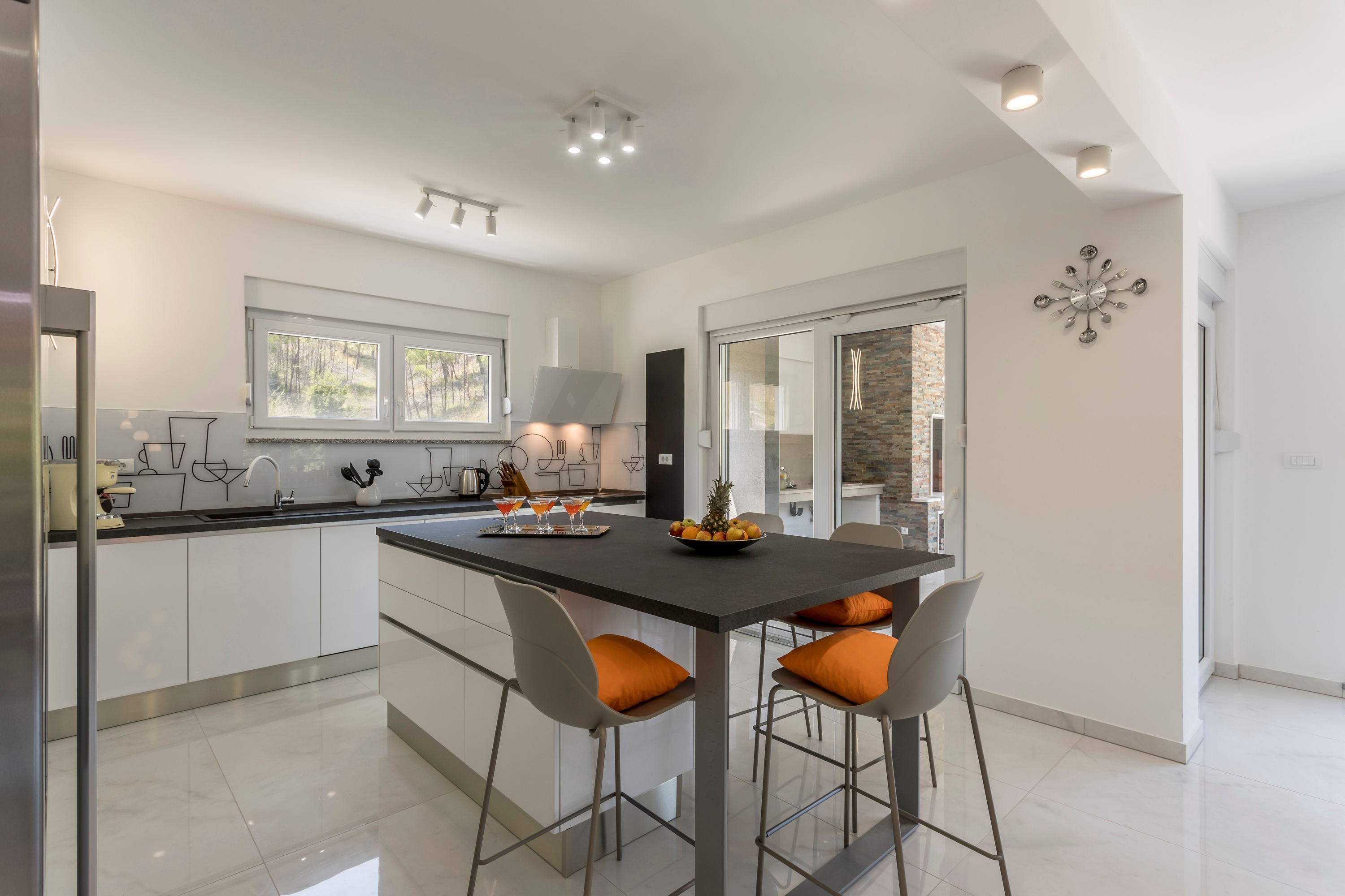 Four bedroom house with terrace Tugare, Omiš  K