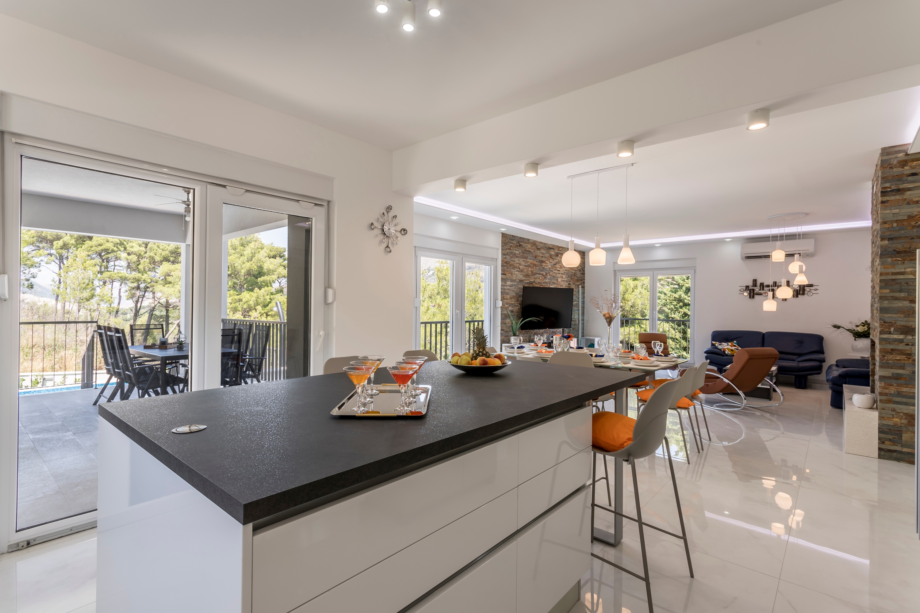Four bedroom house with terrace Tugare, Omiš  K