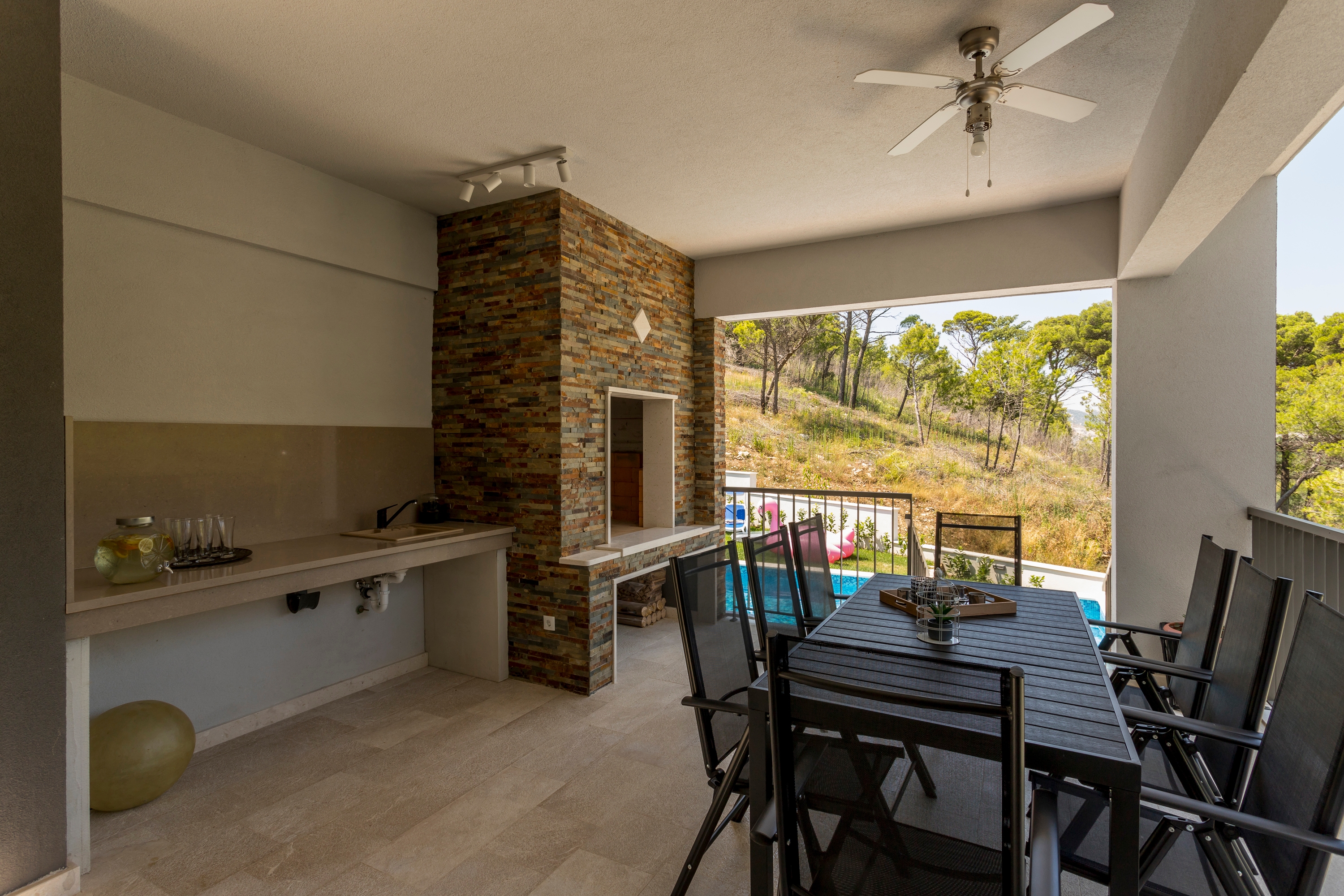 Four bedroom house with terrace Tugare, Omiš  K