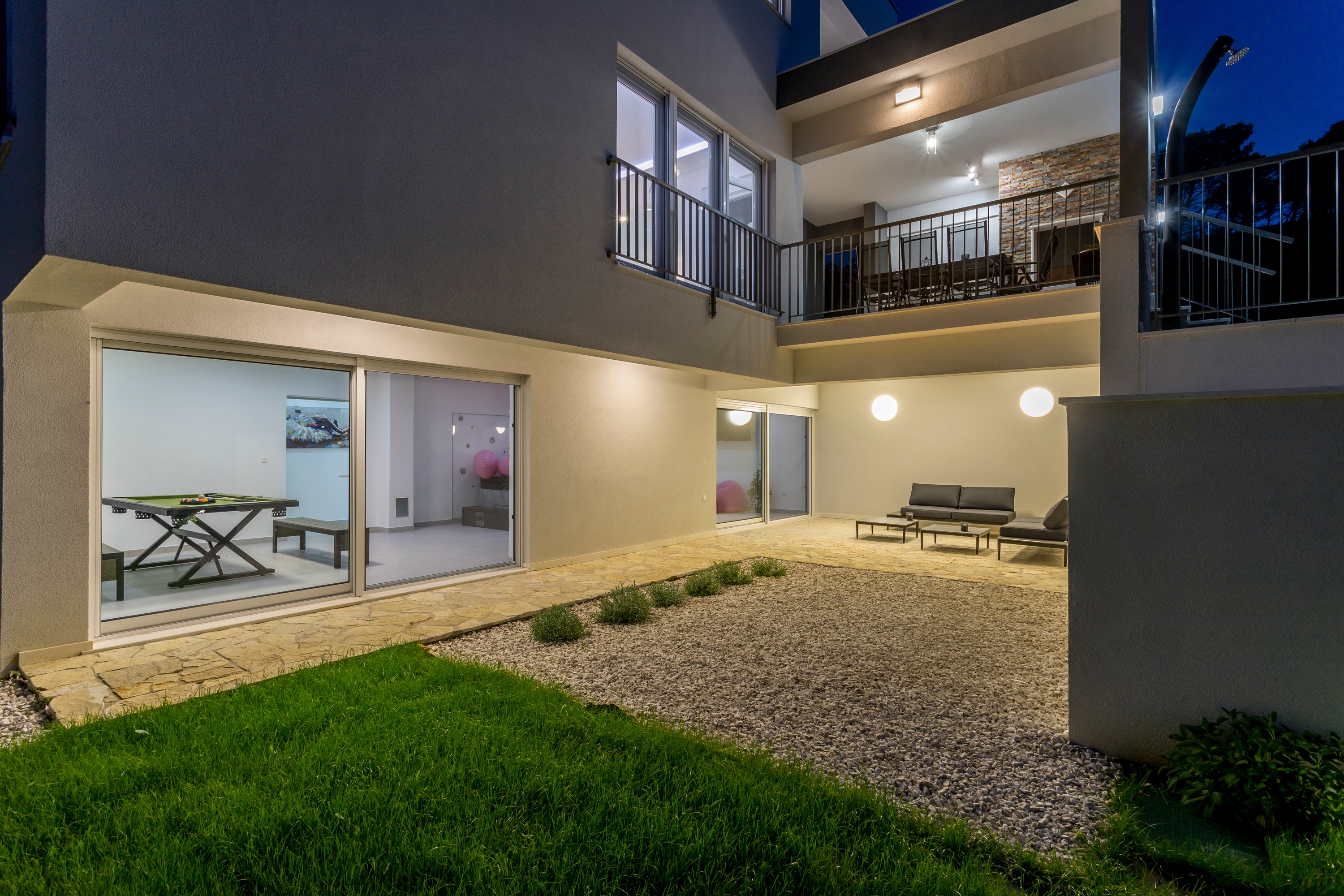Four bedroom house with terrace Tugare, Omiš  K