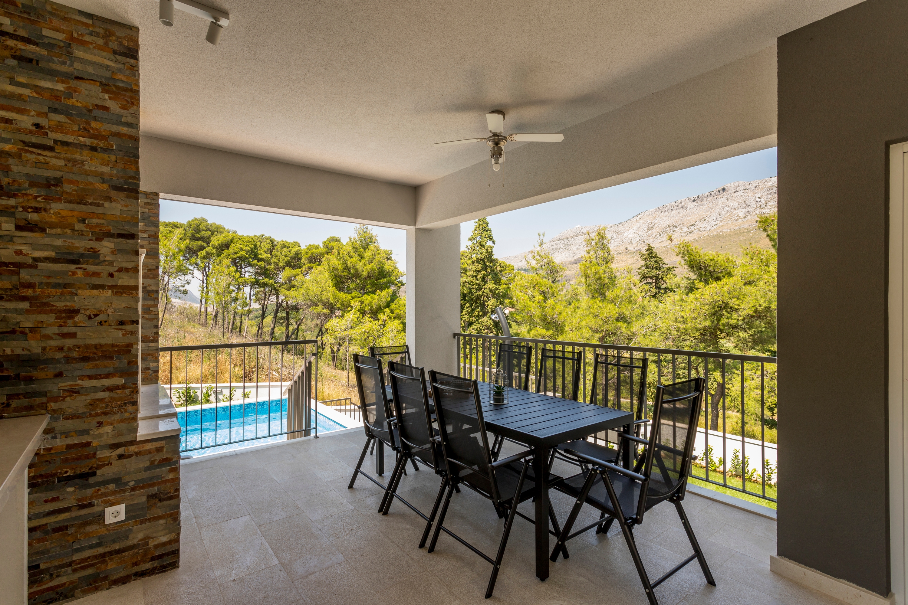 Four bedroom house with terrace Tugare, Omiš  K