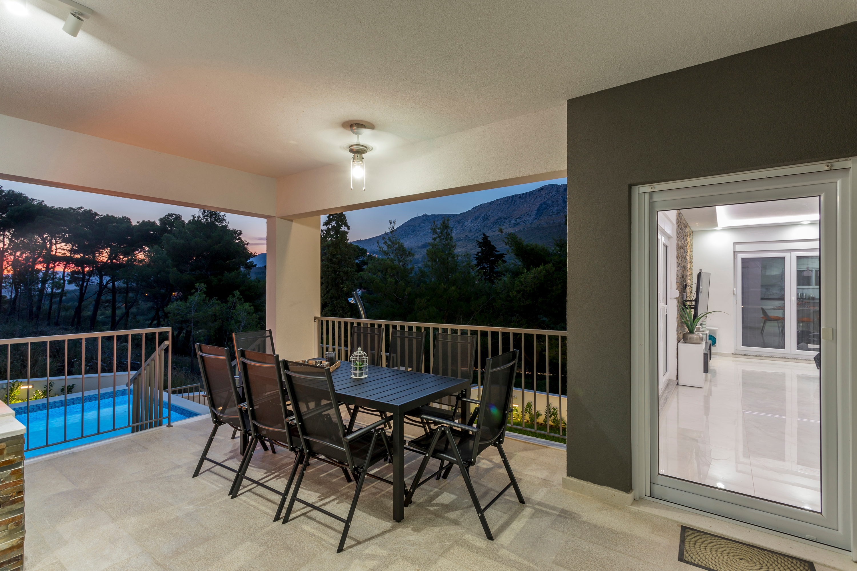 Four bedroom house with terrace Tugare, Omiš  K